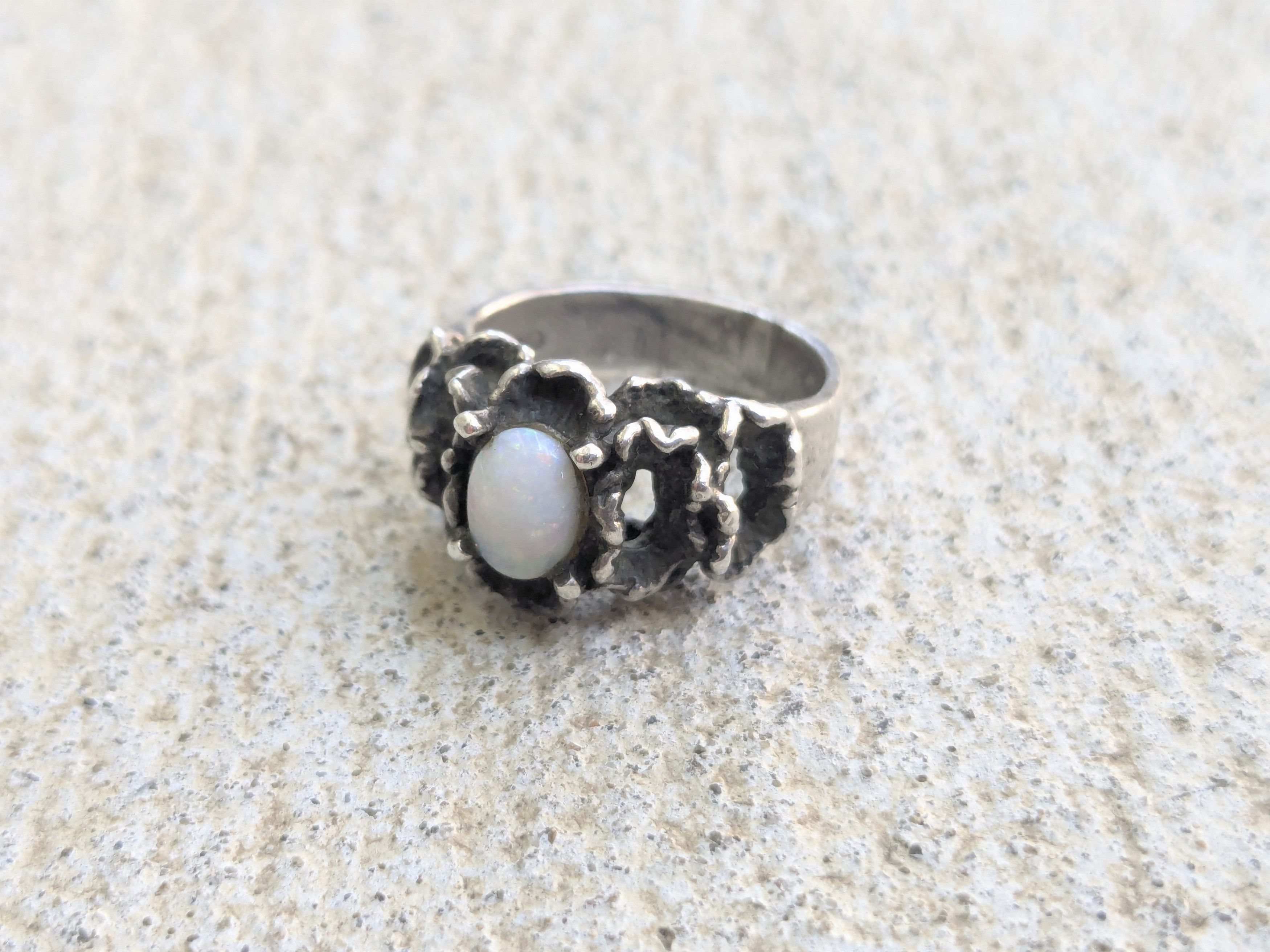 Jewelry × Vintage Vintage Sterling Silver Ring Opal Band Oval 5.75 Brutalist Size ONE SIZE - 2 Thumbnail