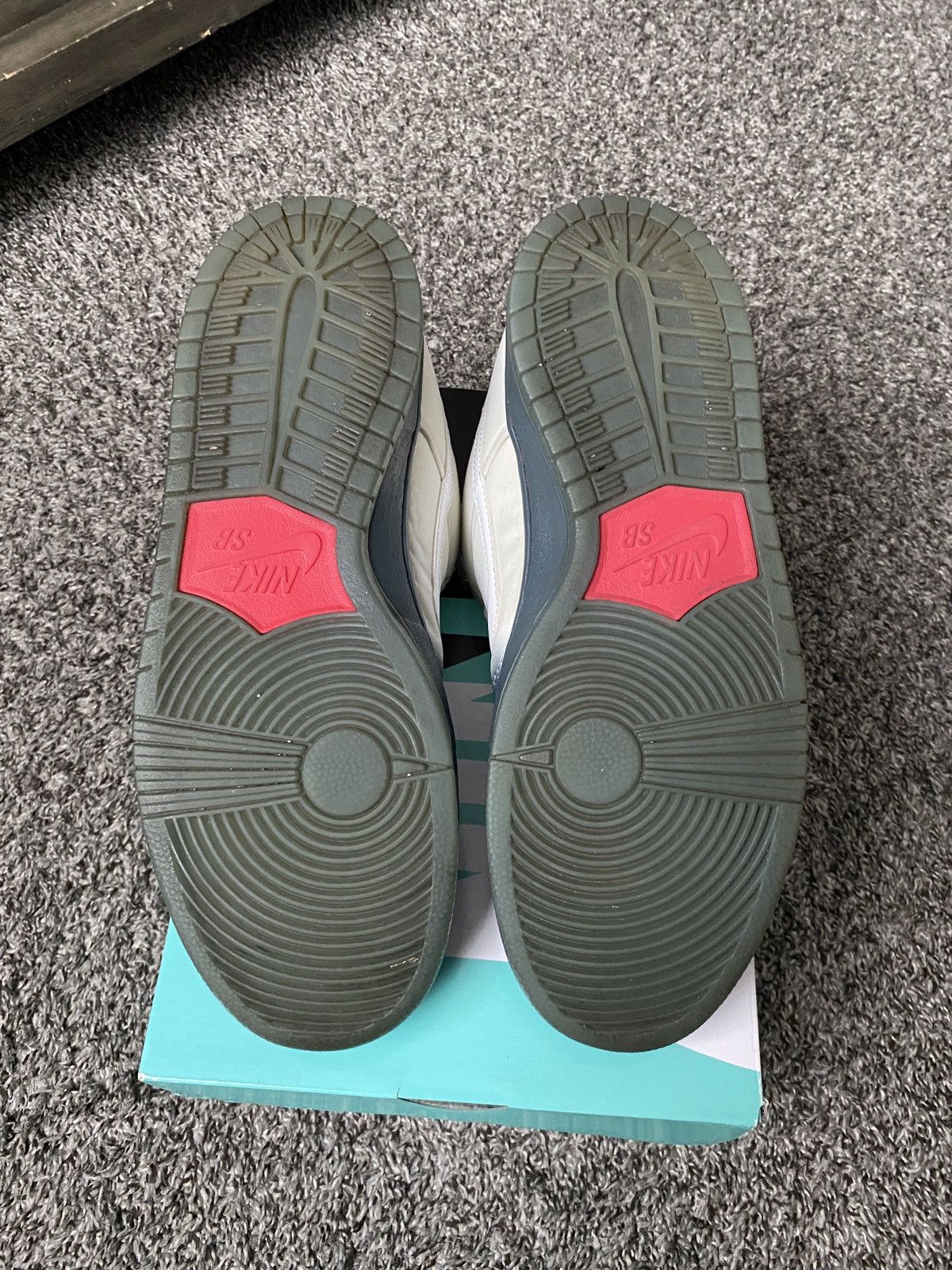 Nike SB Nike SB Dunk Low Dorothy Size US 12 / EU 45 - 4 Thumbnail