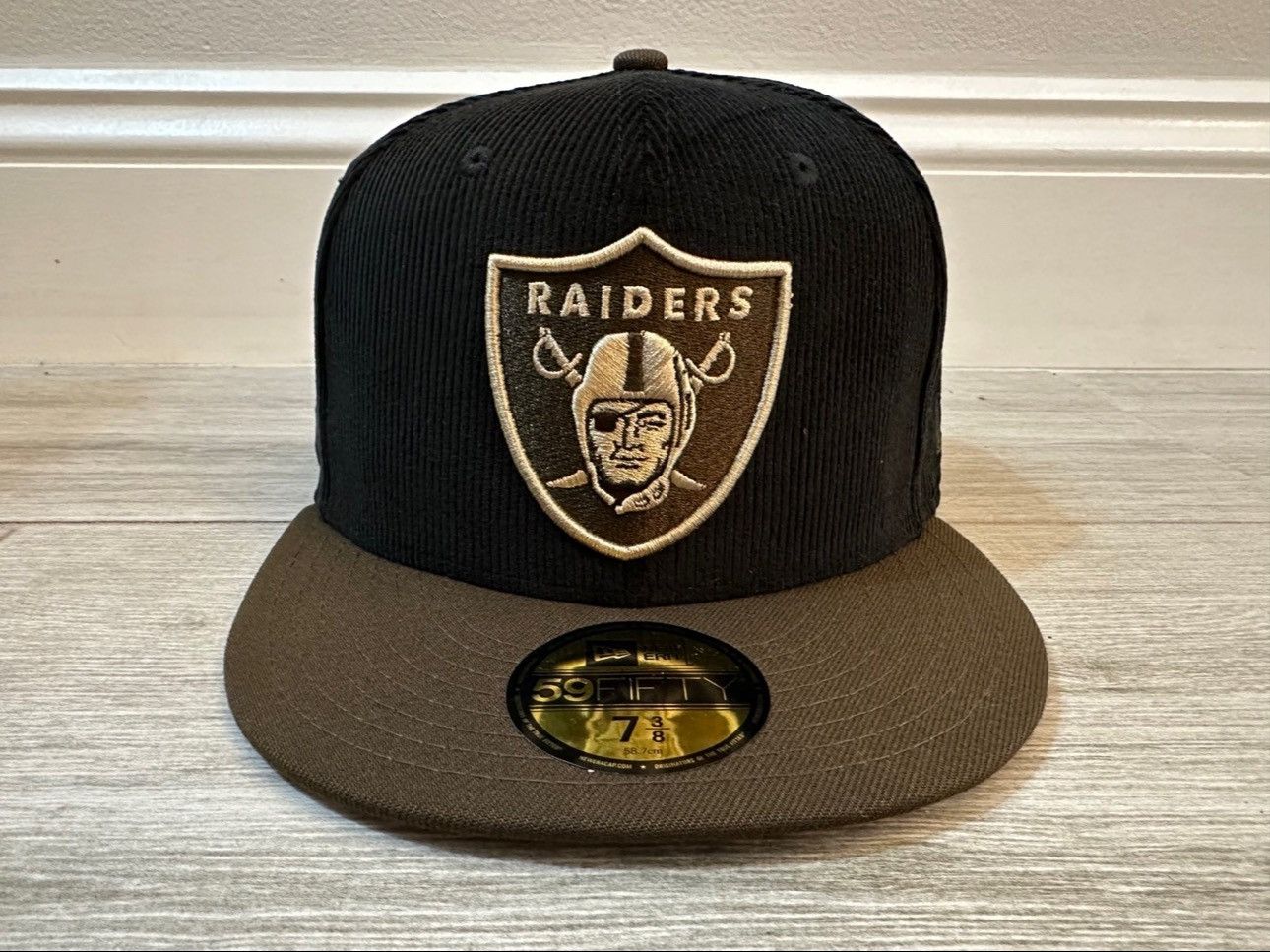 image of Las Vegas Raiders New Era Mocha Pack Corduroy Fitted 7 3/8 in Black, Men's