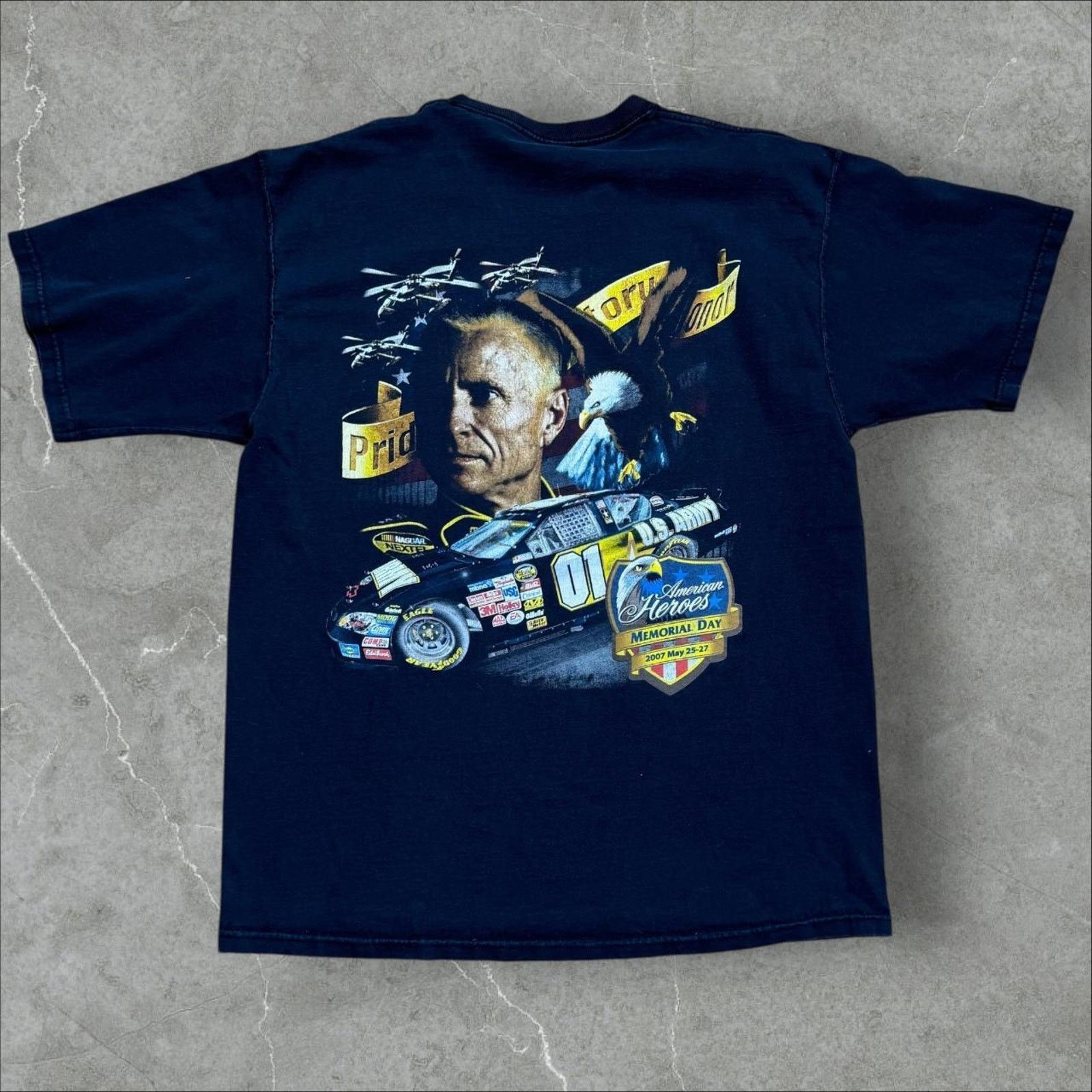 NASCAR Nascar Eagle 2004 Memorial Day Tee Size US XL / EU 56 / 4 - 1 Thumbnail