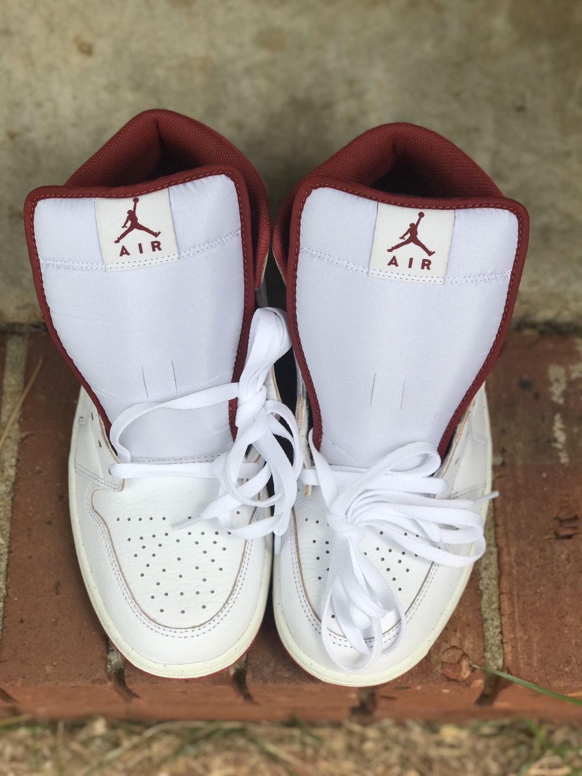 Jordan Brand Air Jordan 1 SE Mid White Dune Red Size 10 NWOB Size US 10 / EU 43 - 3 Thumbnail