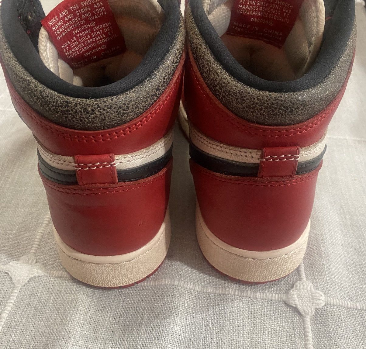 Jordan Brand Air Jordan 1 Retro High OG Chicago Lost and Found GS Size US 6.5 / IT 36.5 - 4 Thumbnail