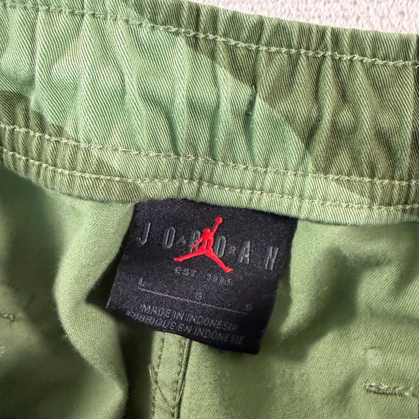 Jordan Brand VINTAGE Nike Jordan Essentials Chicago Cargo Pants in Green Frog Camo Men Large Size US 33 - 2 Thumbnail
