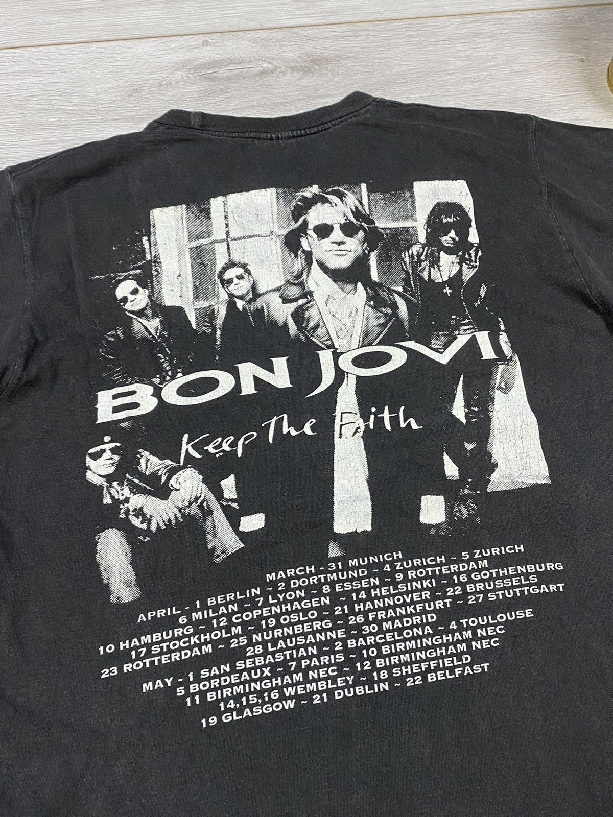 Bon Jovi Vintage Bon Jovi “Keep The Faith” Graphic T-shirt Size US L / EU 52-54 / 3 - 3 Thumbnail