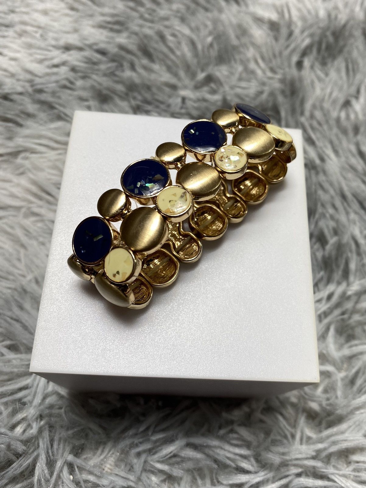 Jewelry Gold-Tone Bracelet with Cracked Glass Effect | Modern Style Size ONE SIZE - 1 Thumbnail