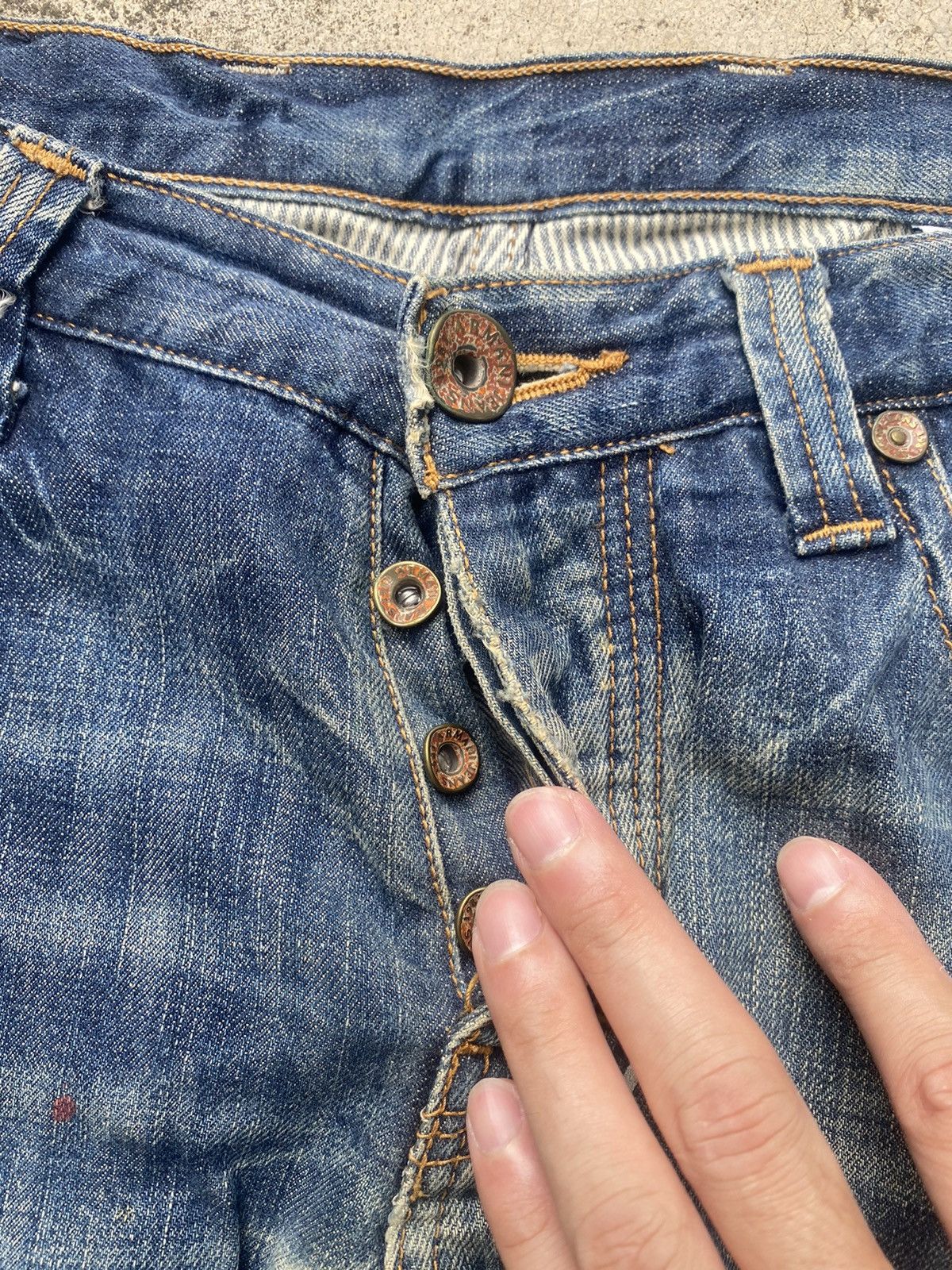 Armani × Armani Exchange × Le Grande Bleu (L.G.B.) Armani Jeans Painted Faded Loose Denim Jeans Size US 33 - 5 Thumbnail
