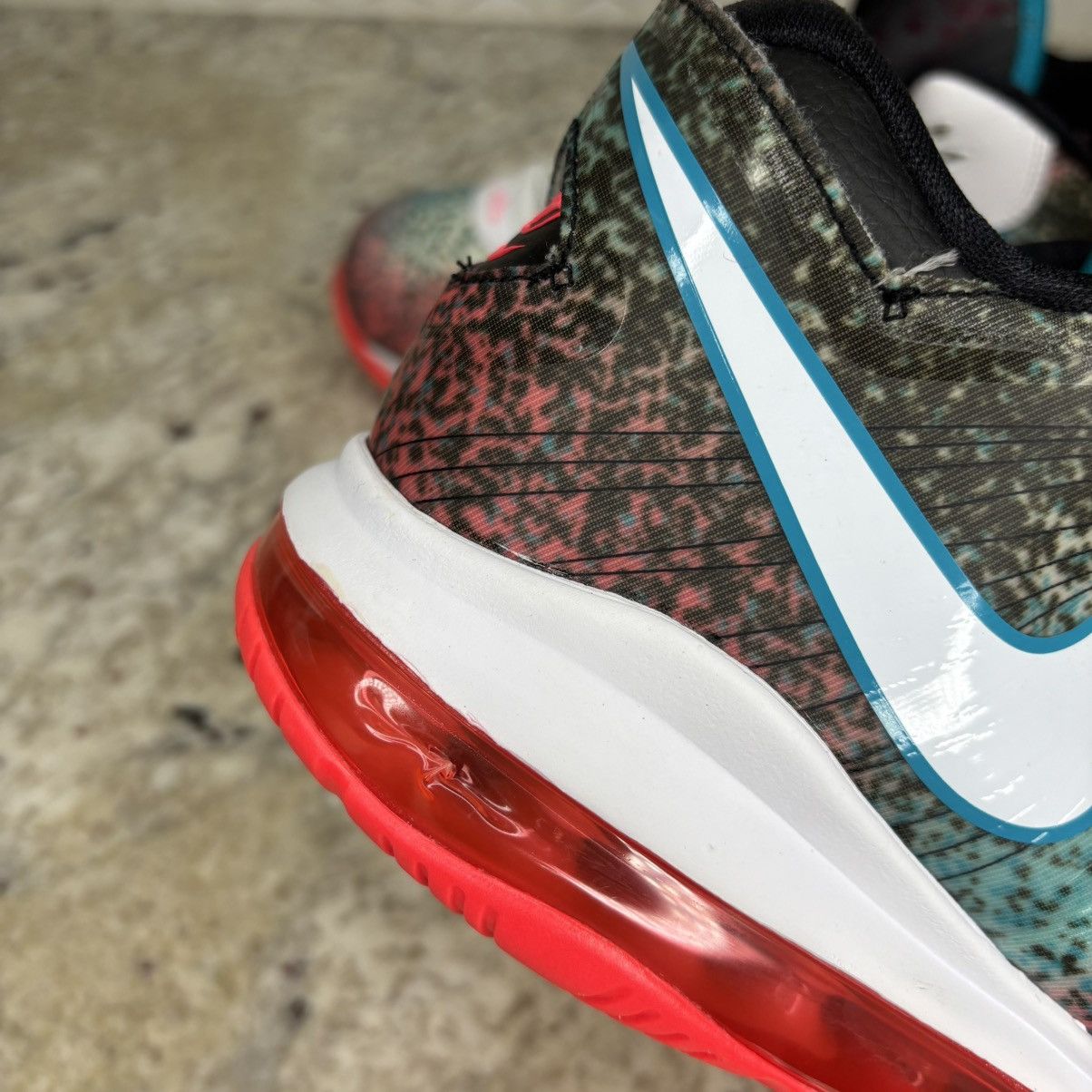 Nike Size 9.5 - Nike LeBron 8 V/2 Low Miami Night Clean No Box Size US 9.5 / EU 42-43 - 5 Thumbnail