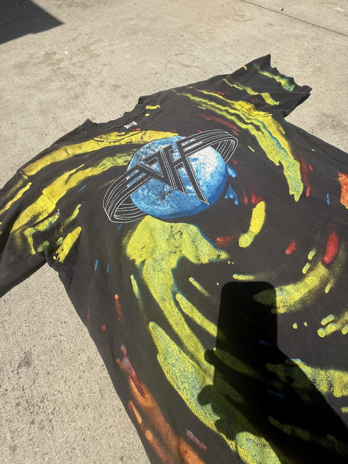 Fruit Of The Loom Vintage 1993 Van Halen AOP Tshirt. Size US XL / EU 56 / 4 - 2 Thumbnail