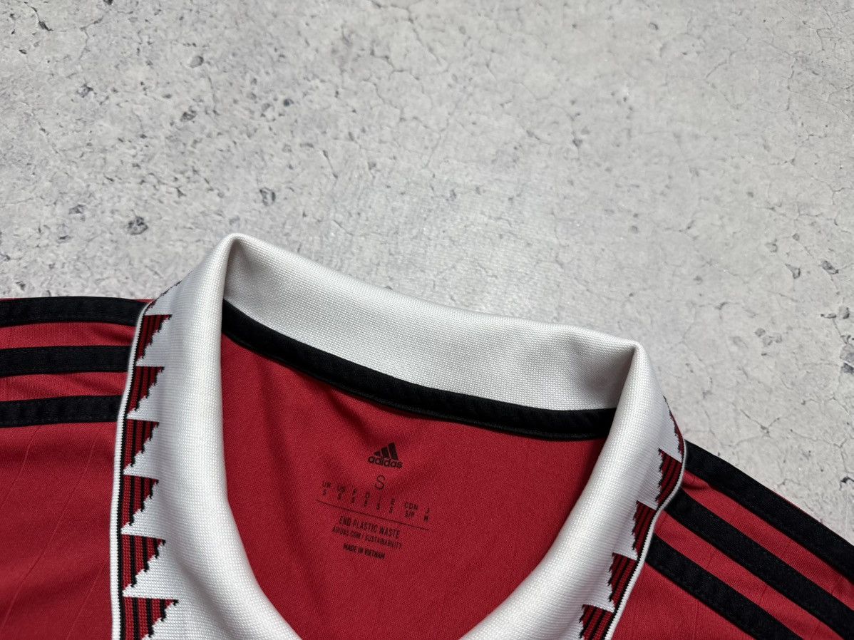 Adidas Adidas FC Manchester United 2022/2023 Vintage Soccer Jersey Size US S / EU 44-46 / 1 - 6 Thumbnail