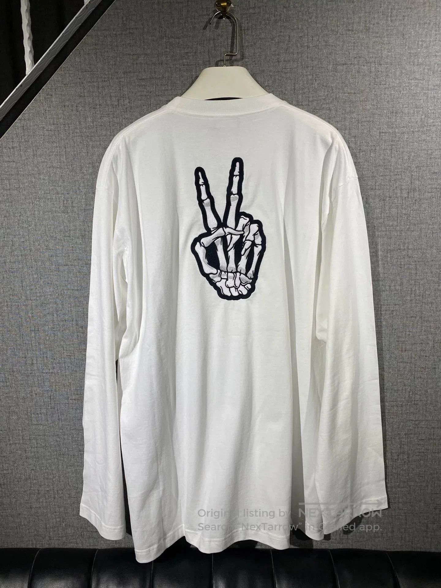 Balenciaga long sleeve t-shirt with peace sign design. Size US S / EU 44-46 / 1 - 2 Thumbnail