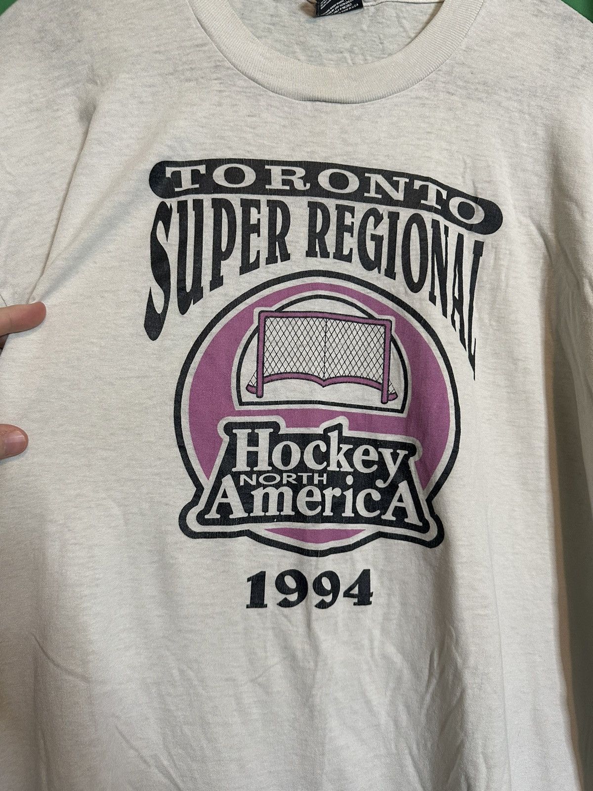 Fruit Of The Loom Single stitch 1994 North America hockey white t-shirt Size US XXL / EU 58 / 5 - 2 Thumbnail