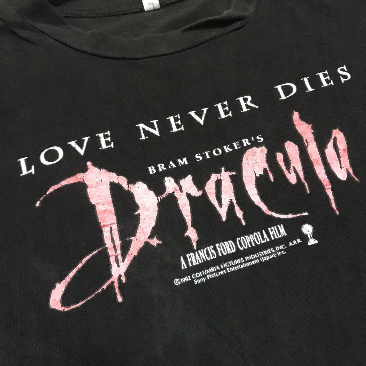 Vintage BRAM STOKER’S DRACULA MOVIE BY COLUMBIA PICTURES 1992 RARE Size US L / EU 52-54 / 3 - 6 Thumbnail