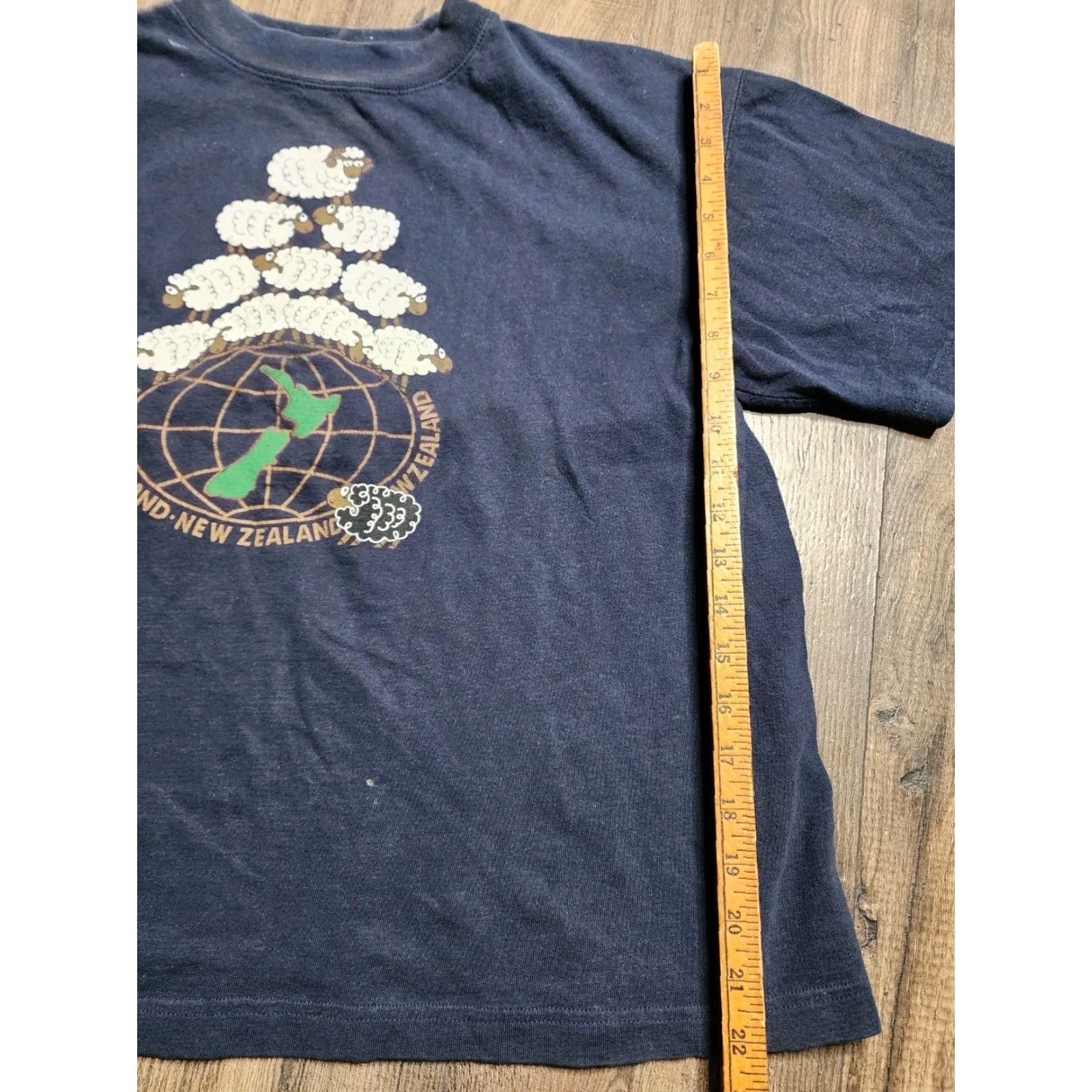 Vintage VINTAGE Clarke Design Men's T-Shirt Adult Medium Blue 90s Animals Travel New Zealand Logo Size US M / EU 48-50 / 2 - 4 Thumbnail