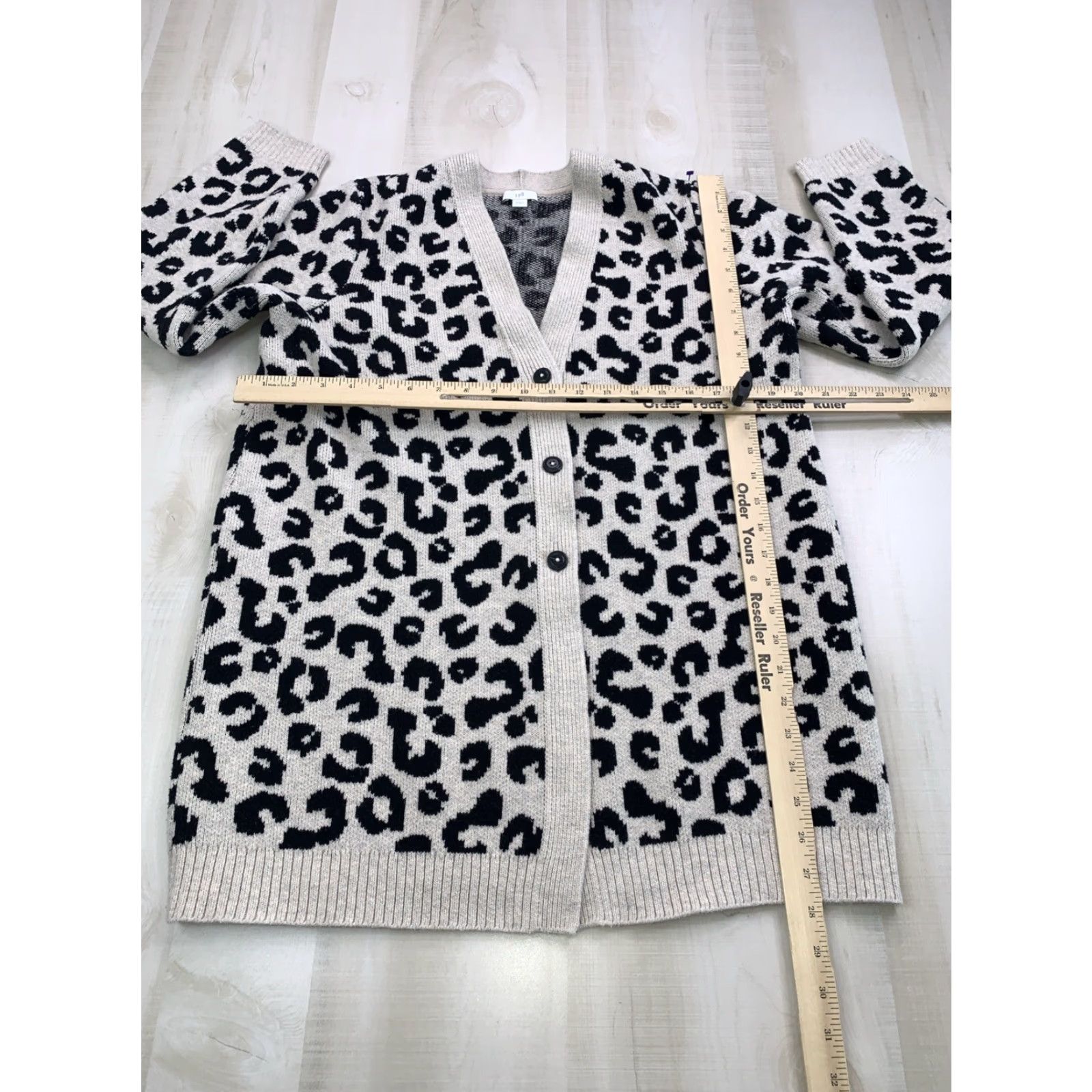 J. Jill J. Jill Cheetah Print V Neck Button Front Cardigan Sweater Medium Womens Knit Size M / US 6-8 / IT 42-44 - 3 Thumbnail