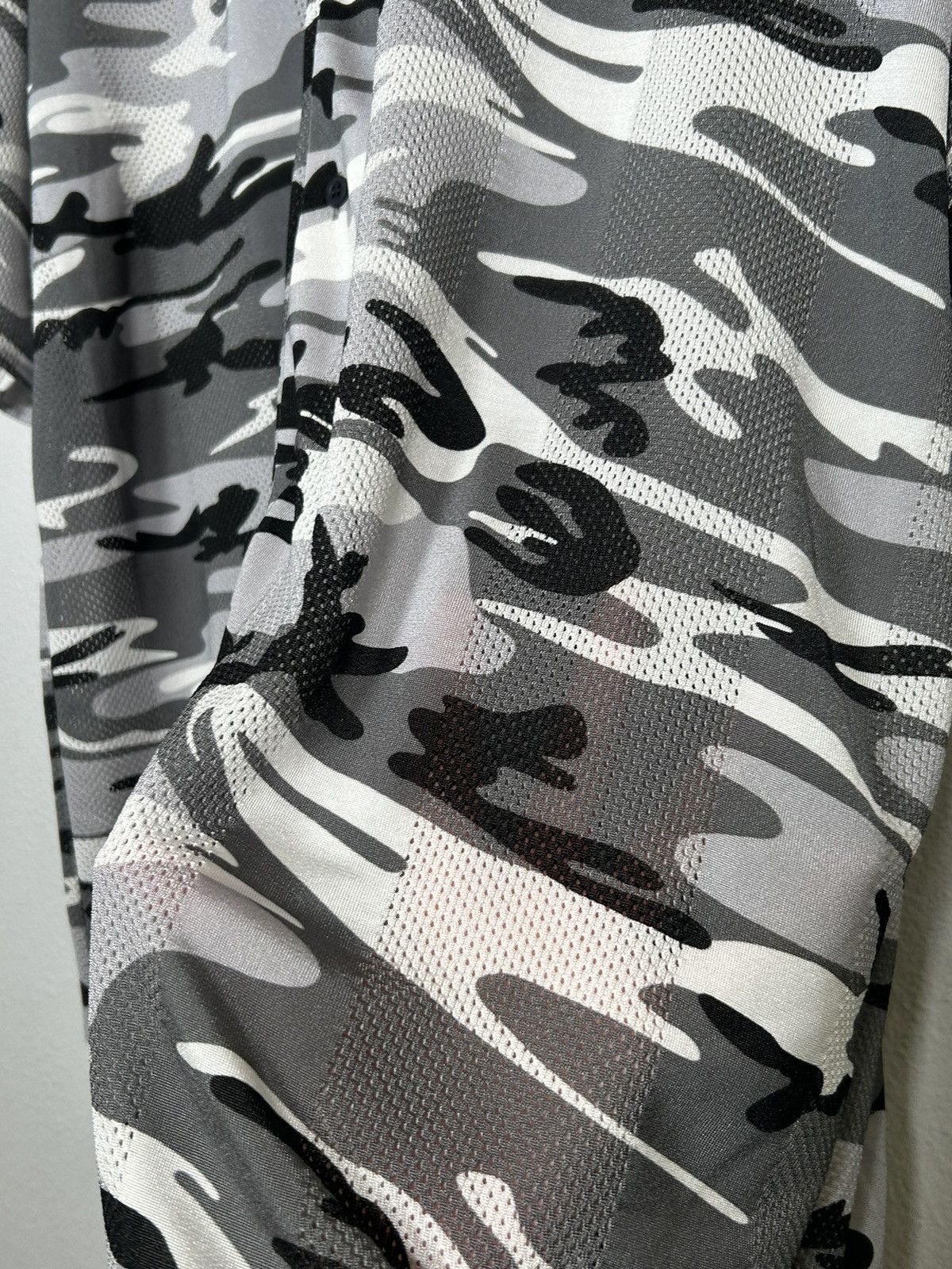Balenciaga NWT! MSRP: $1.3k Oversized Mesh Jersey Camo Button Up Size US L / EU 52-54 / 3 - 4 Thumbnail