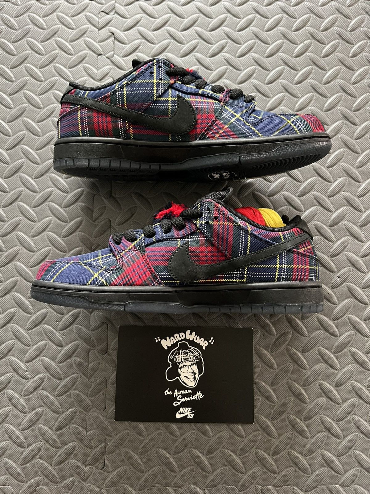 Nike SB NARDWUAR NIKE SB DUNK LOW 8.5 Size US 8.5 / EU 41-42 - 2 Thumbnail