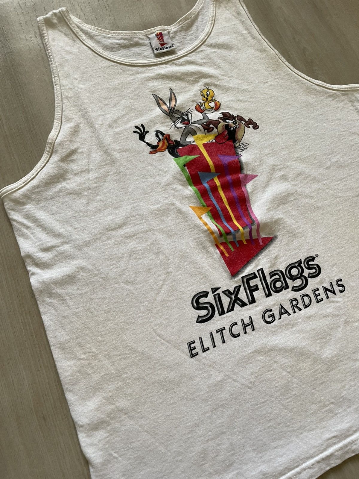 Vintage Vintage 90s Six Flags Looney Tunes Sz Large Fits Medium Size US M / EU 48-50 / 2 - 3 Thumbnail