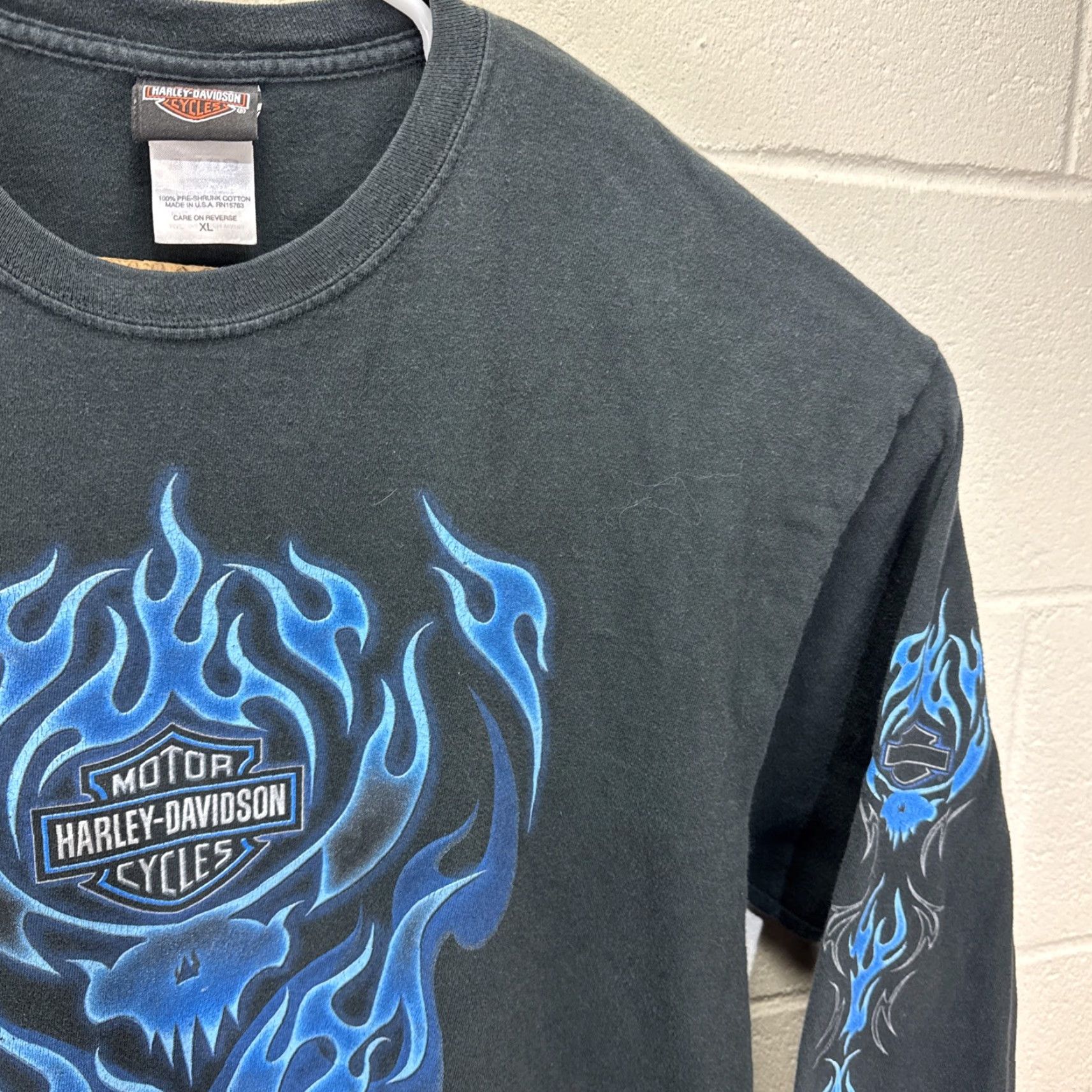Harley Davidson VINTAGE 2004 Harley-Davidson Graphic Print Long Sleeve Shirt XL Blue Flames Biker 90s Mens Size US XL / EU 56 / 4 - 6 Thumbnail