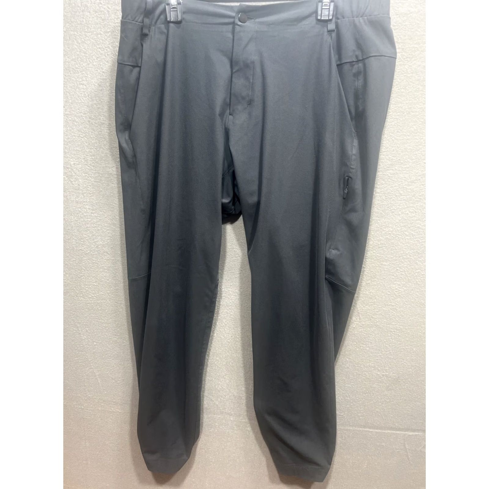 Lululemon Lululemon Pants Gray Joggers Mens Size 38 LM5485SE40118 Athletic Pants Mens 38 Gray Jogger Pockets Stretch Lightweight Regular Inseam 29"} Size US 38 / EU 54 - 5 Thumbnail