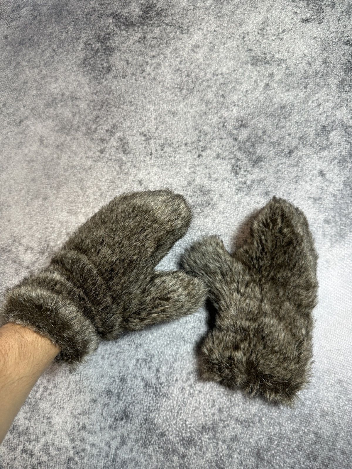 Other Vintage Fur Gloves Alt Streetwear Style Rare USA Casual Size ONE SIZE - 1 Thumbnail