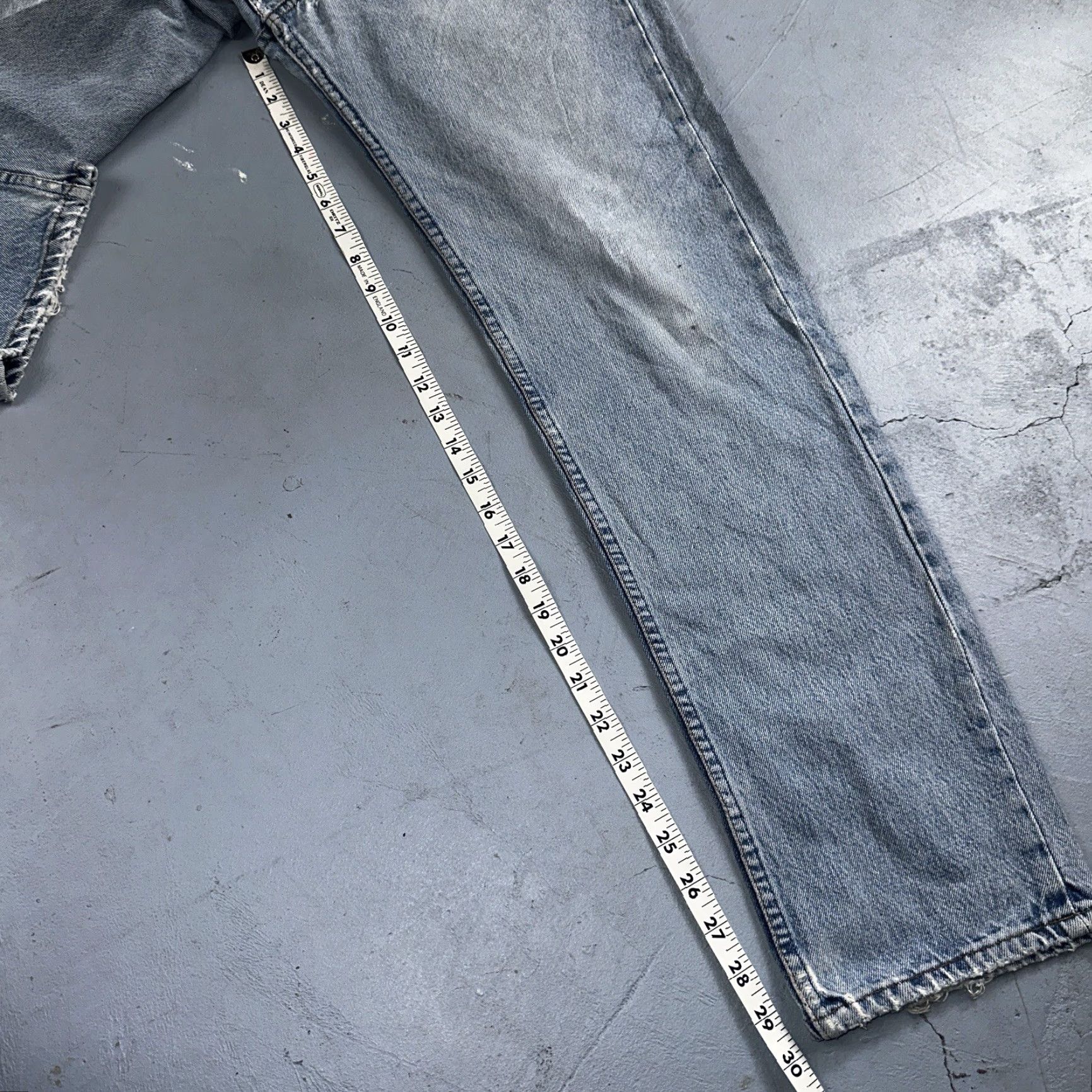 Levi's VINTAGE Levi's 501 Jeans 32x30 Blue Denim Cotton Regular Men 90s Straight 80s Light Wash Classic 28x30 Thrashed Style: Straight Size US 32 / EU 48 - 5 Thumbnail