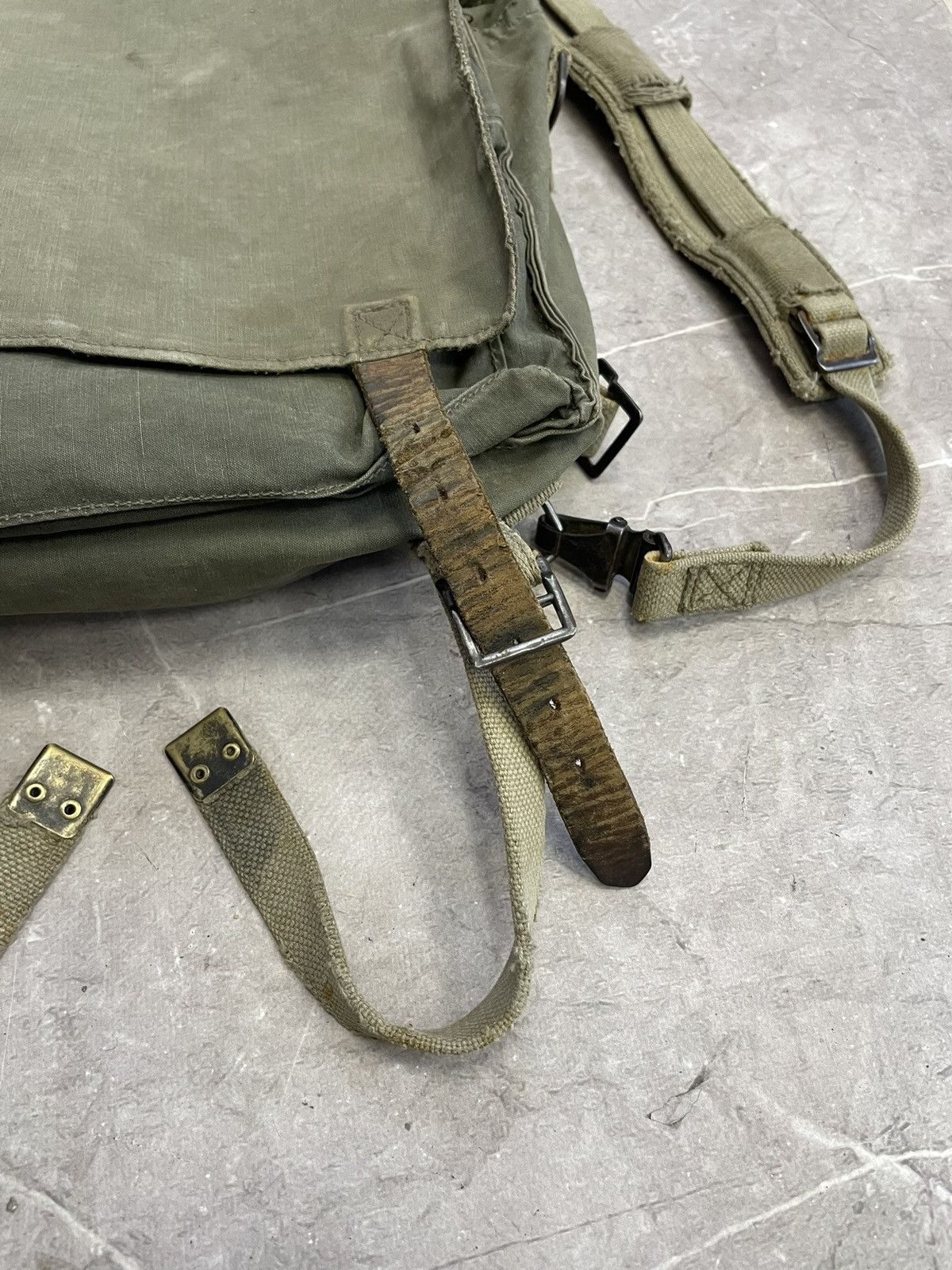 Japanese Brand Vintage military green canvas bag utilitarian army style Size ONE SIZE - 5 Thumbnail