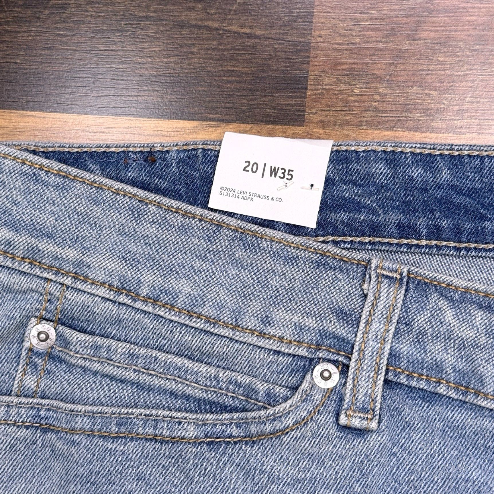 Vintage Levis Signature Gold True Shorts 20 3.5 Inseam Mid Rise Stretch 35W Denim Blue Womens Regular Casual Vintage No Size 42" / US 20 - 6 Thumbnail