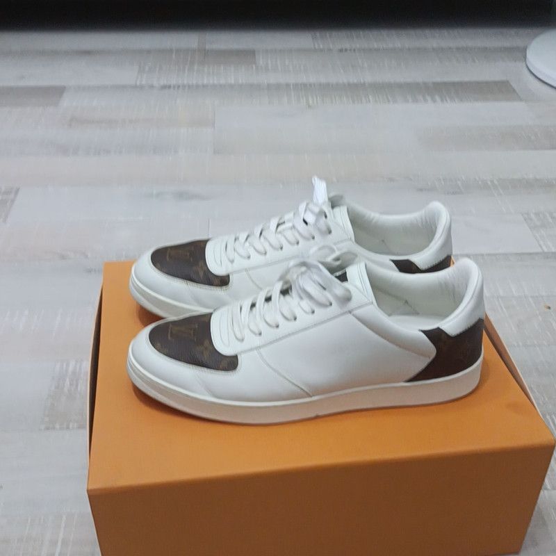 Louis Vuitton Rivoli Low-Top Sneakers for Men 0079