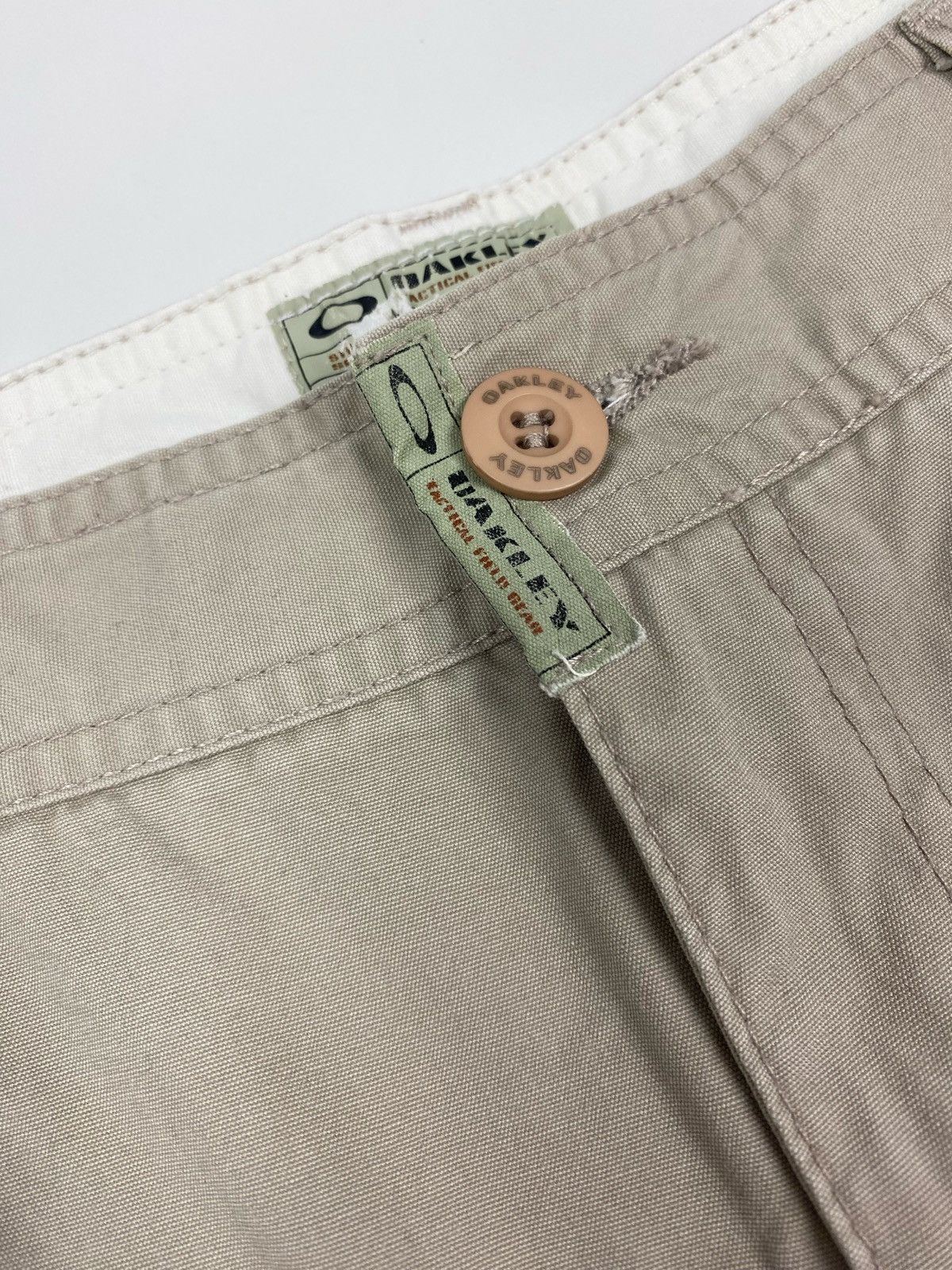 Oakley 2000’s Vintage Oakley Tactical Field Gear Khaki Cargo Shorts Size US 34 / EU 50 - 3 Thumbnail