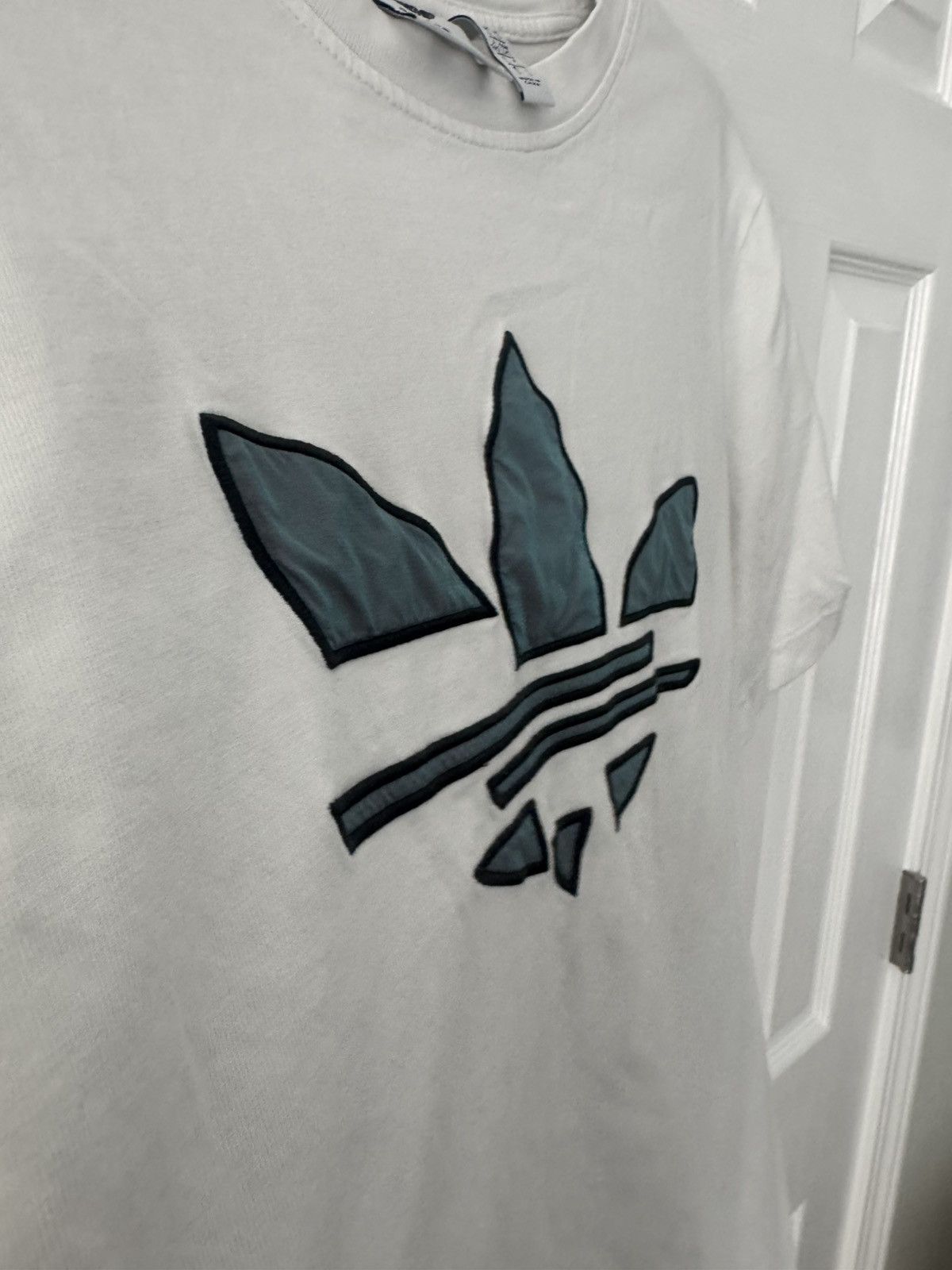 Adidas Adidas T-Shirt L Iridescent Trefoil Logo White Cotton Size US L / EU 52-54 / 3 - 2 Thumbnail