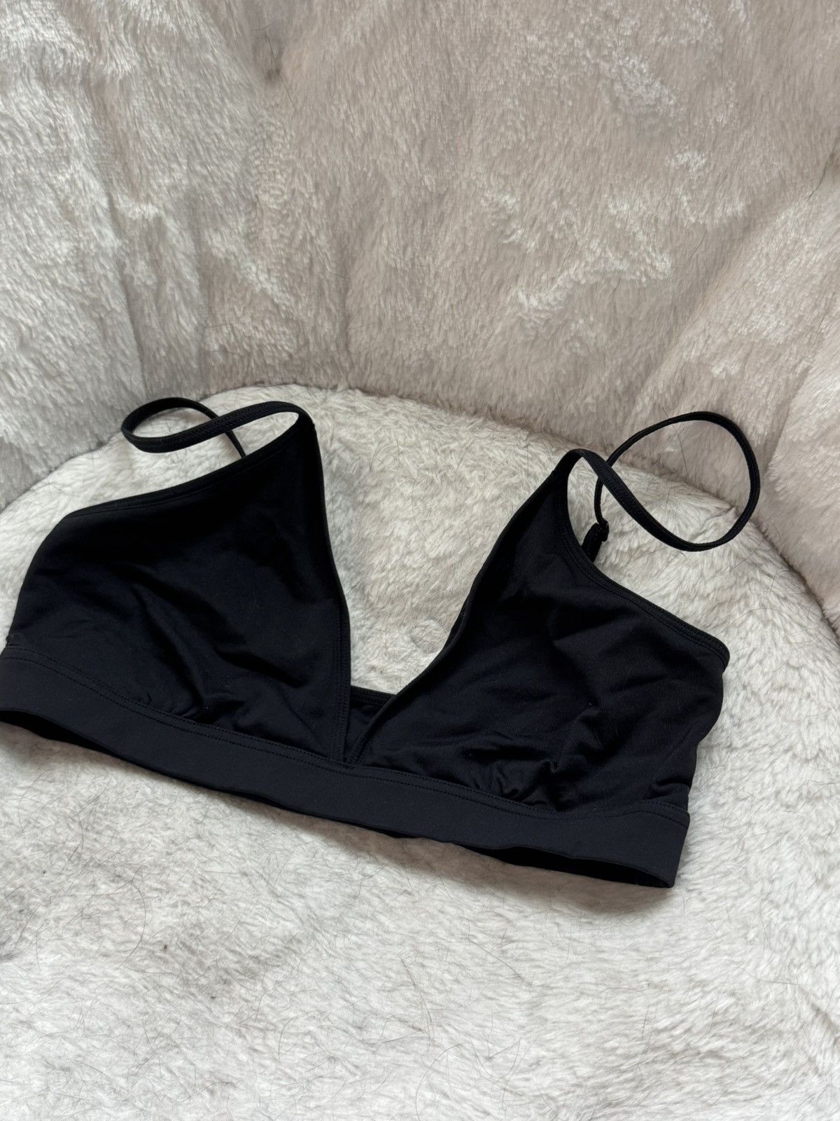 Uniqlo Uniqlo black triangular bralette with adjustable straps Size S / US 4 / IT 40 - 2 Thumbnail