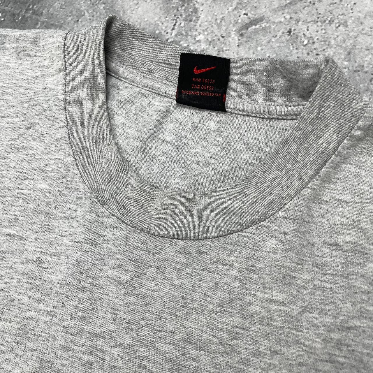 Vintage Vintage 2000s Nike Basic T Shirt Gray Size XL Size US XL / EU 56 / 4 - 7 Thumbnail