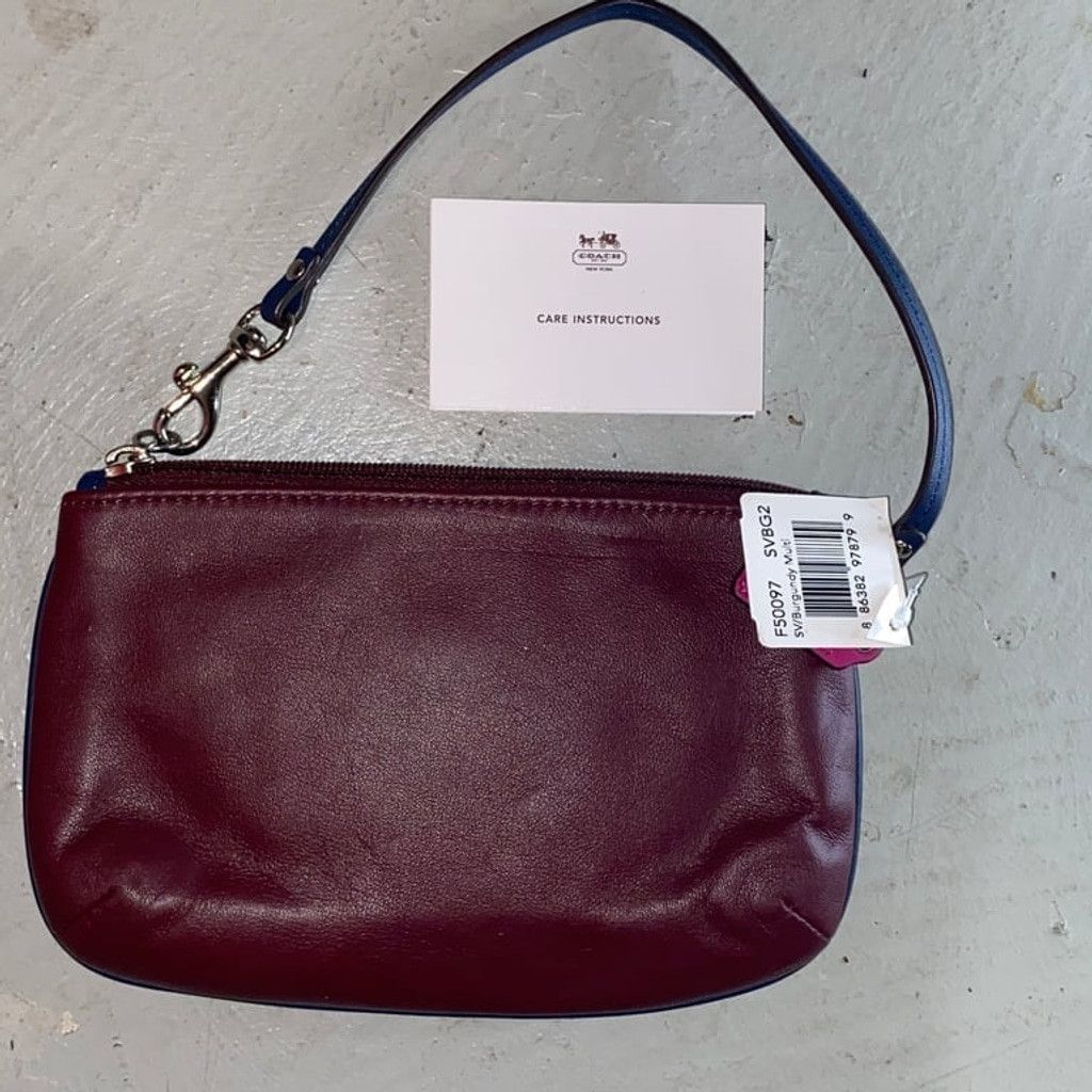 Coach COACH quilted park wristlet, NWT F50097 burgundy leather Size ONE SIZE - 6 Thumbnail