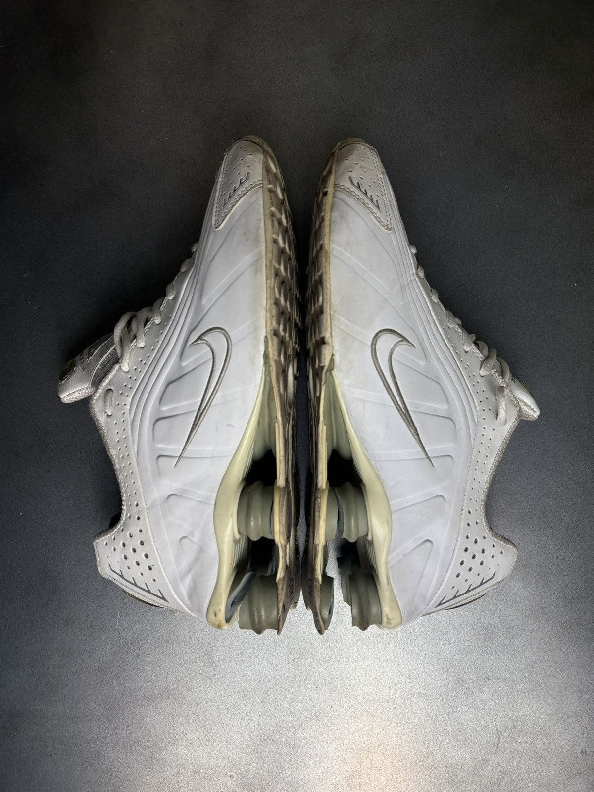Nike × Vintage 2 Pairs OG 2001 Nike Shox R4 Vintage Nike Beater 104265 Size US 10.5 / EU 43-44 - 13 Thumbnail