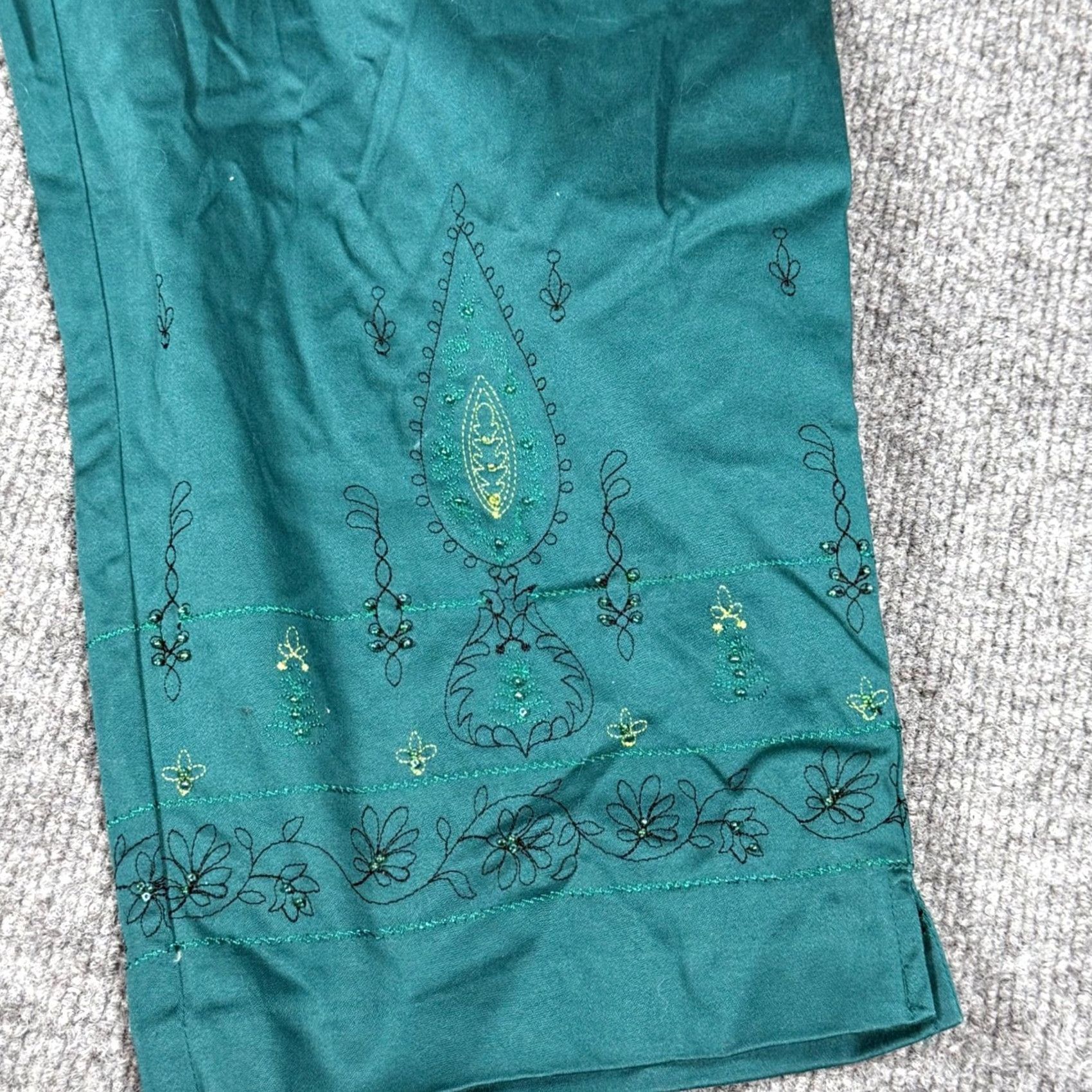 Worthington Worthington Capris Pants Teal Embroidered Beaded Paisley Stretch 16W Womens Pull On Cropped Casual Size 38" / US 16 / IT 52 - 7 Thumbnail