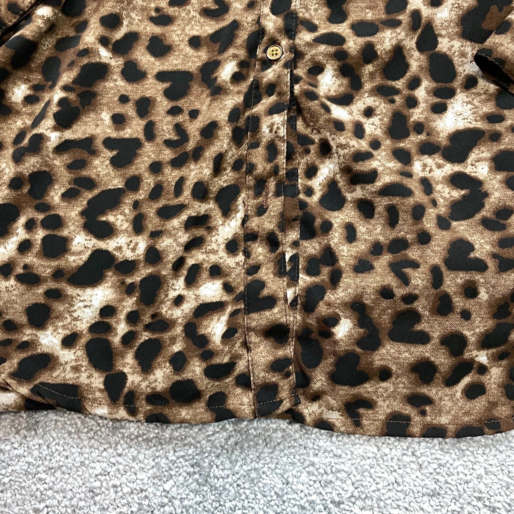 Vintage Jennifer & Grace Leopard Print Button Up Shirt Womens M Medium Long Sleeve V-Neck Pockets Size M / US 6-8 / IT 42-44 - 3 Thumbnail