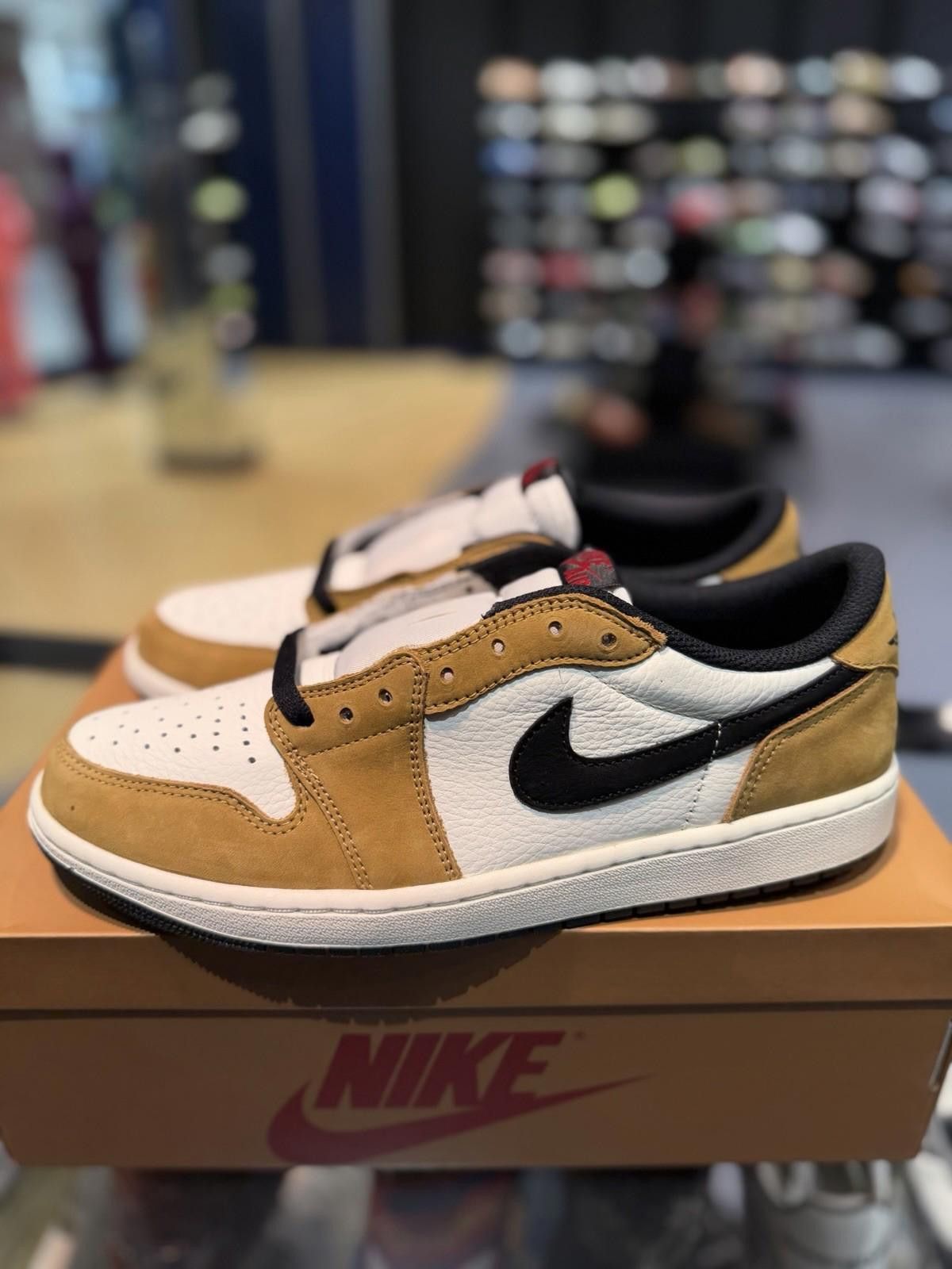 Jordan Brand Size 10.5M Air Jordan 1 Low OG Rookie of the Year CZ0790-107 Size US 10.5 / EU 43-44 - 3 Thumbnail
