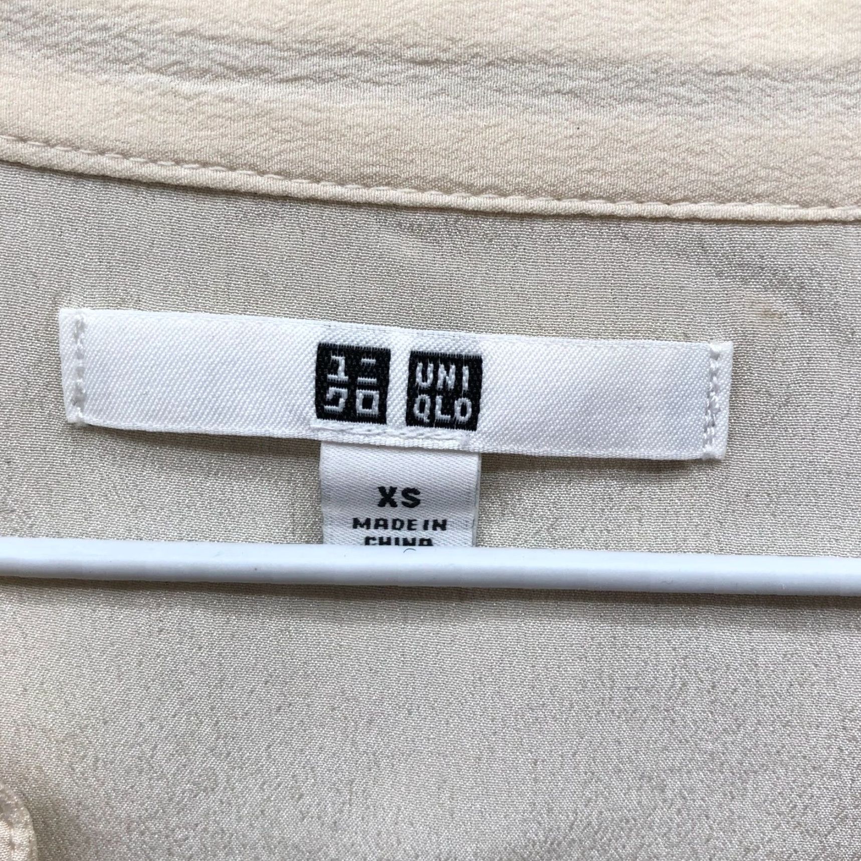 Uniqlo Uniqlo Blouse Women XS Ivory 3/4 Sleeve V-Neck Popover Lightweight Silky Casual Shirt Womens XS Size XS / US 0-2 / IT 36-38 - 5 Thumbnail