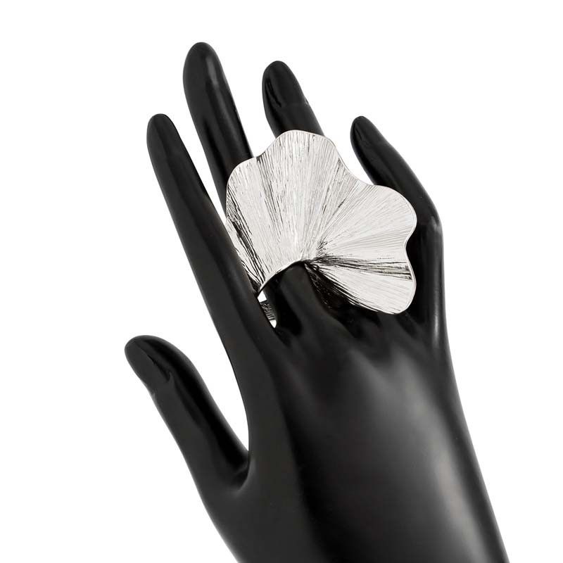 Jewelry Classic Leaf Shaped Ring Size ONE SIZE - 6 Thumbnail