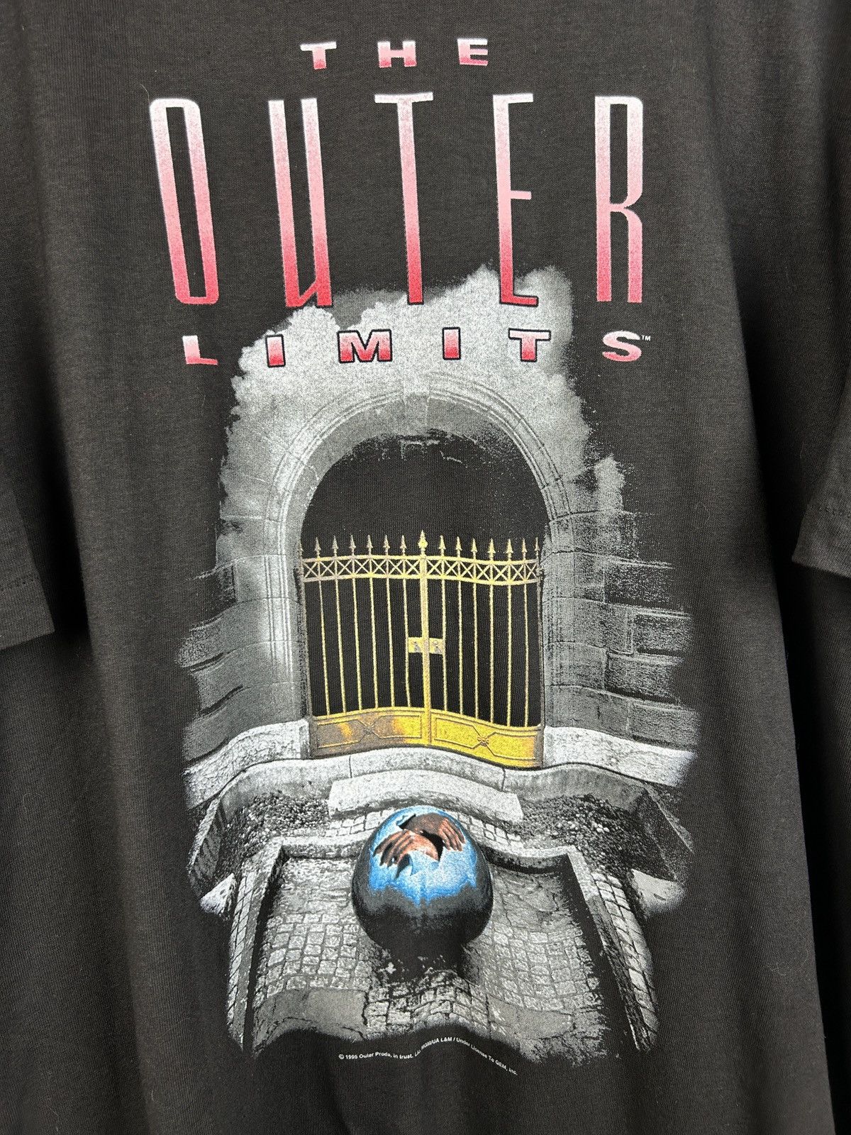 Band Tees 90s Vintage The Outer Limits 1995 TV Series Promo T-Shirt Size US XL / EU 56 / 4 - 2 Thumbnail