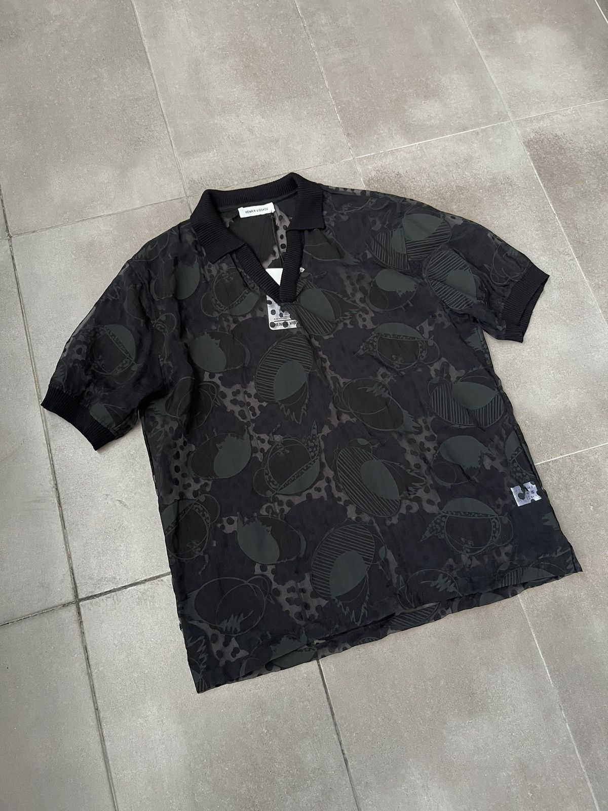 Henrik Vibskov !DS! SS23 Henrik Vibskov The BIG Polo Black Polo Tee Size US M / EU 48-50 / 2 - 11 Thumbnail
