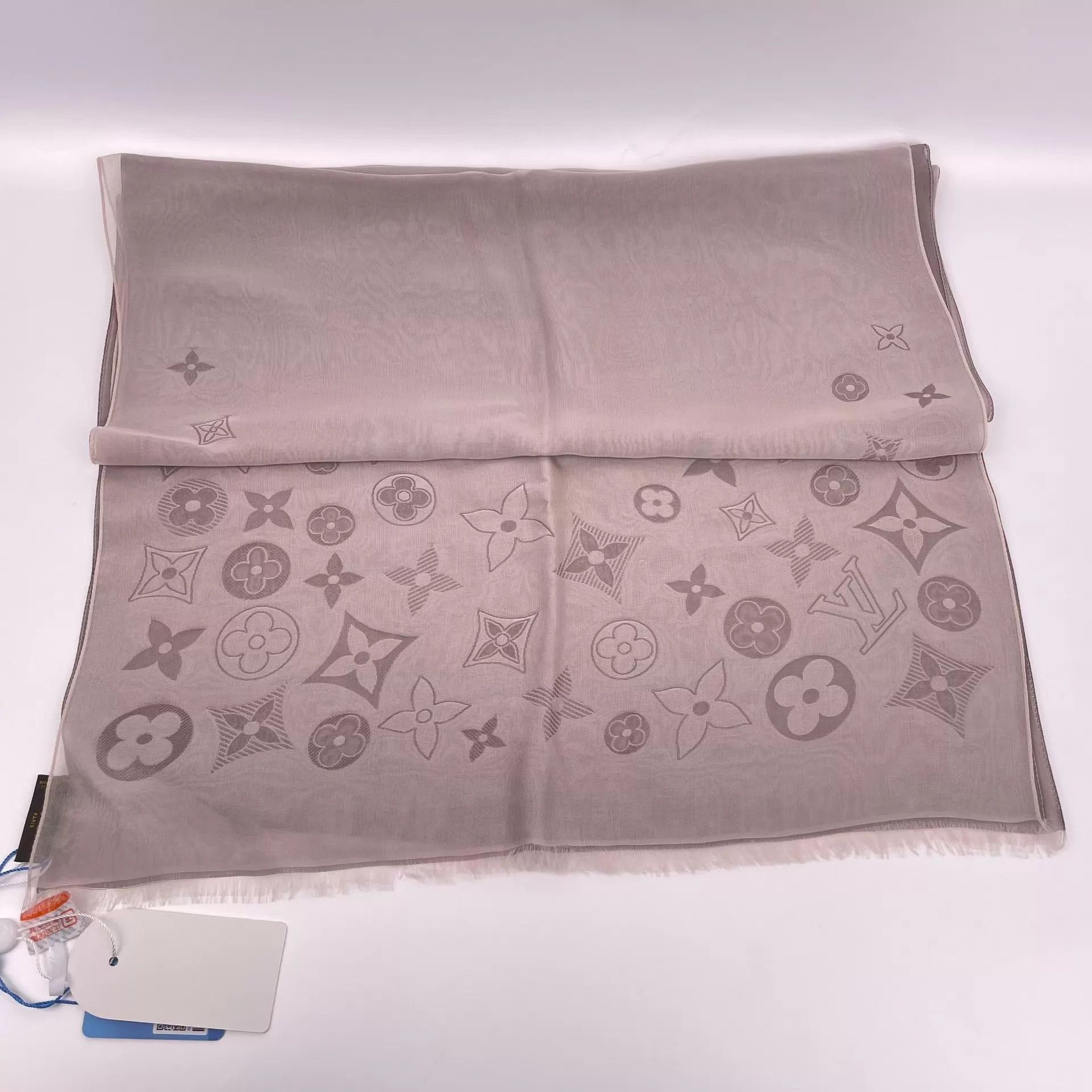 Louis Vuitton LV Silk Scarf Gray 170x45 Size ONE SIZE - 3 Thumbnail