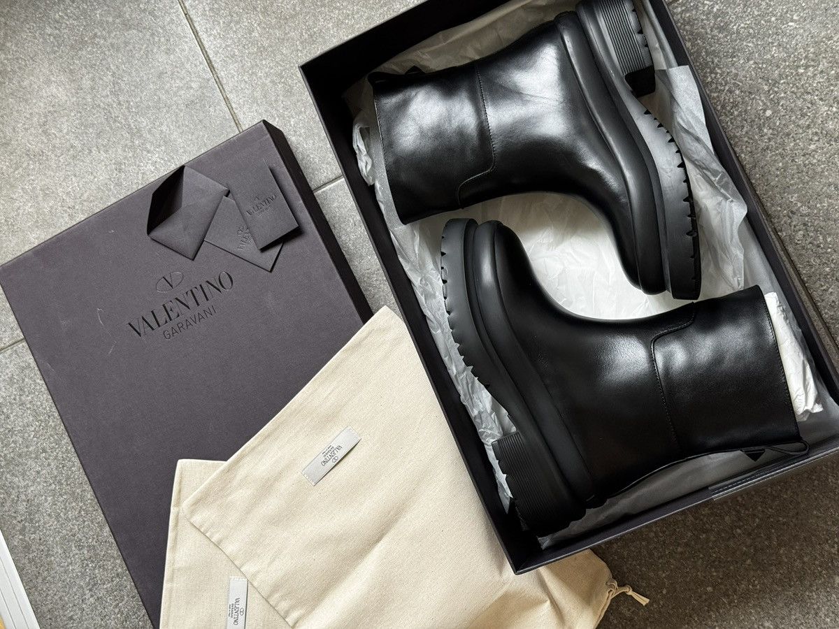 Valentino Valentino Garavani bootes Size US 9 / EU 42 - 2 Thumbnail