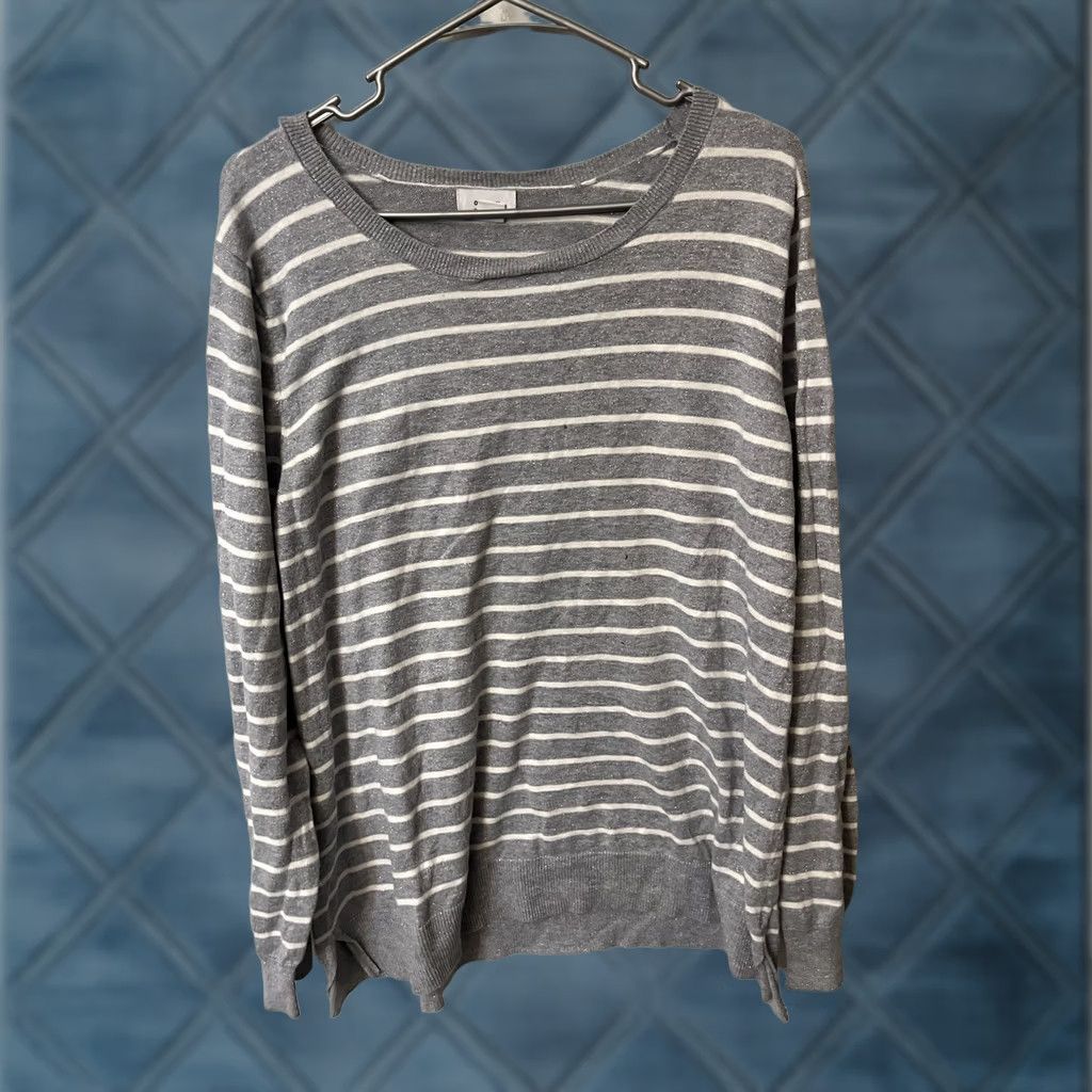 Old Navy Old Navy Womens Pullover Sweater Size XXL Gray White Striped LS V-Neck Size XXL / US 16-18 / IT 52-54 - 1 Thumbnail