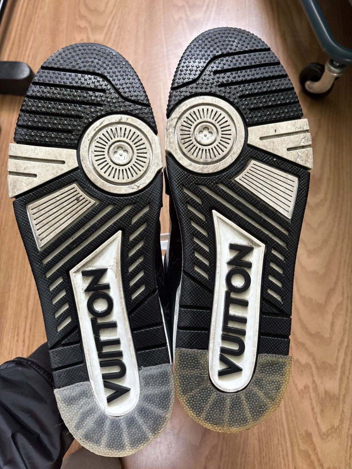 Louis Vuitton Louis Vuitton LV Trainer Black and White Size US 9.5 / EU 42-43 - 3 Thumbnail