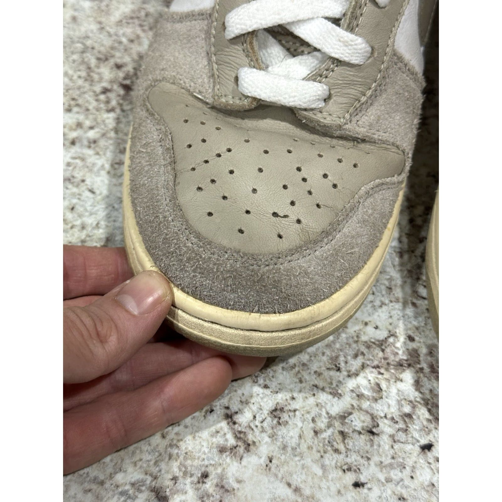 Nike VINTAGE Nike SB Dunk High Pro White Khaki Creed Tan Mens 9 2006 Rare 305050-121 Sneakers Skateboarding Mens Size 9 White 2006 Size US 8 / EU 41 - 5 Thumbnail