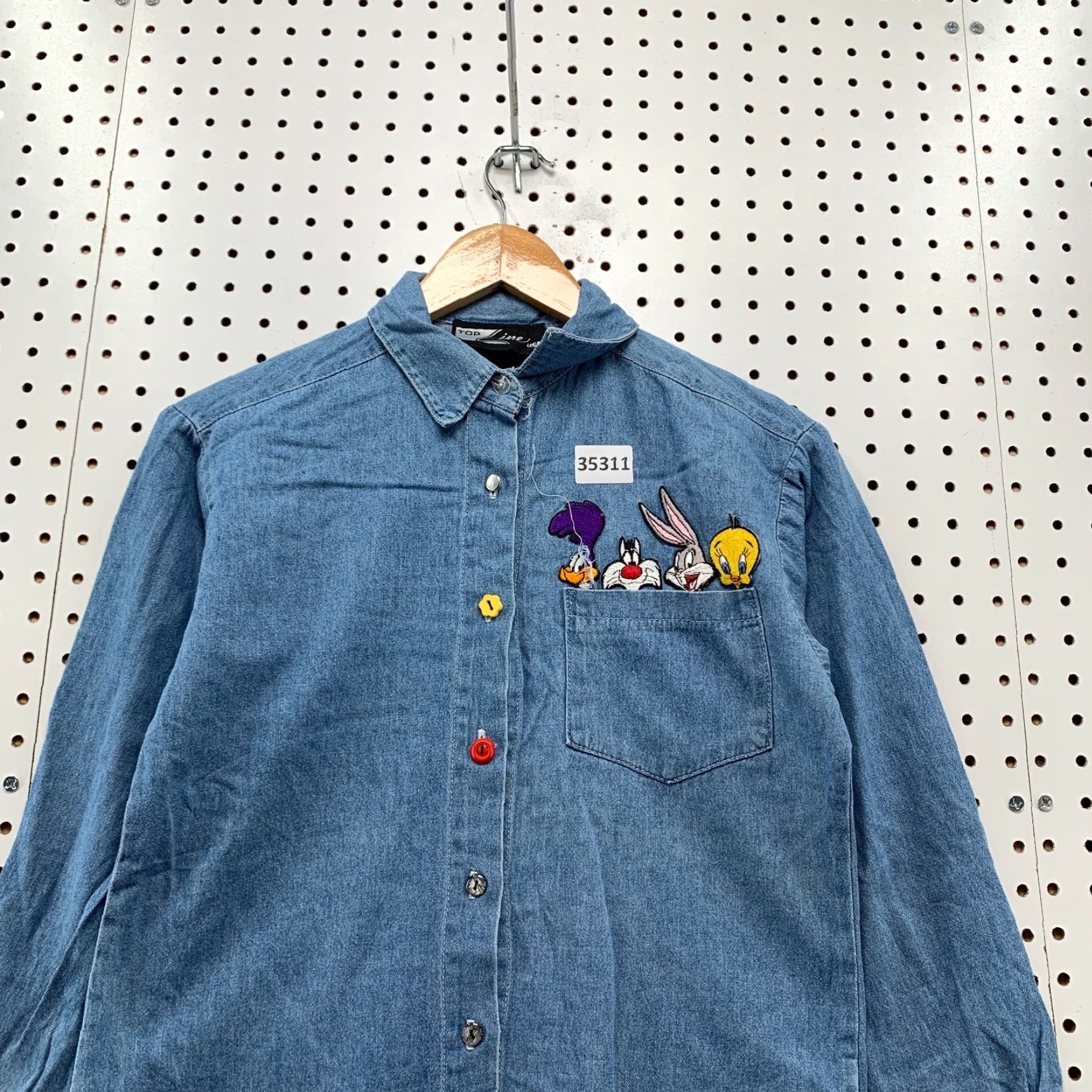 Vintage VINTAGE Looney Tunes Denim Button Shirt Womens Small Blue Pocket 18x22.5 Size S / US 4 / IT 40 - 2 Thumbnail