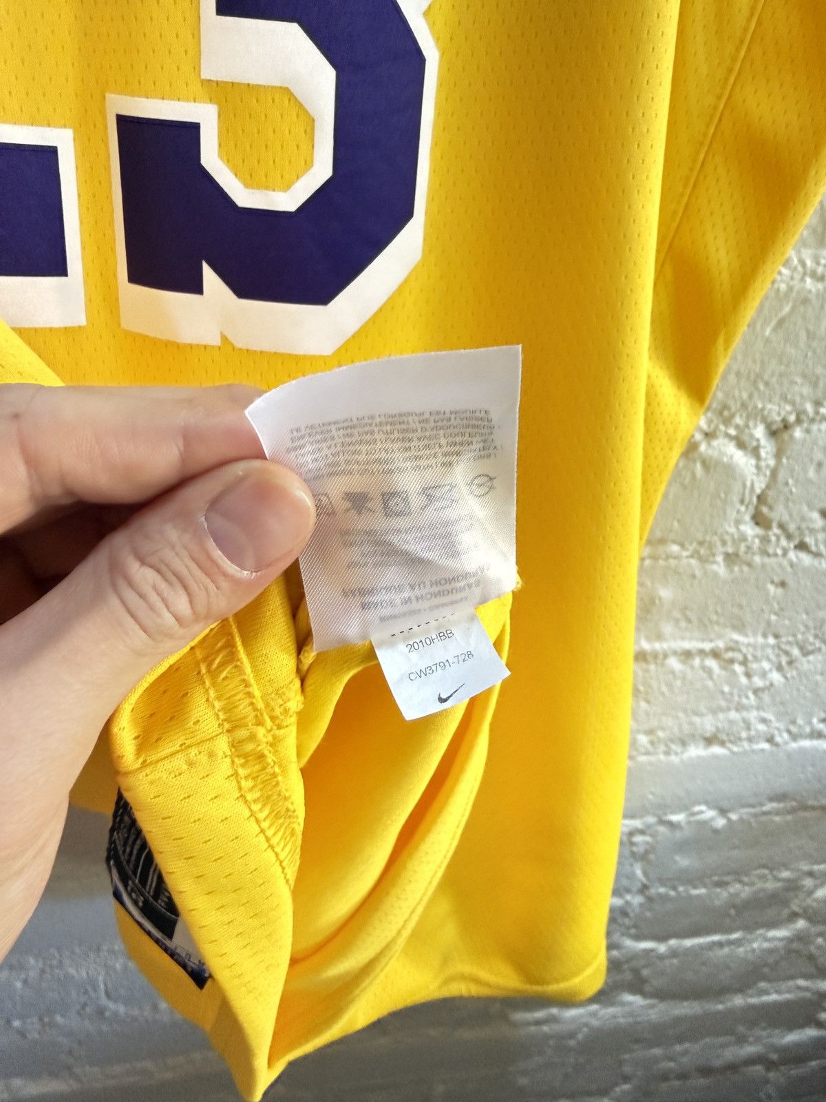 NBA Lebron Lakers Jersey Size US XL / EU 56 / 4 - 8 Thumbnail