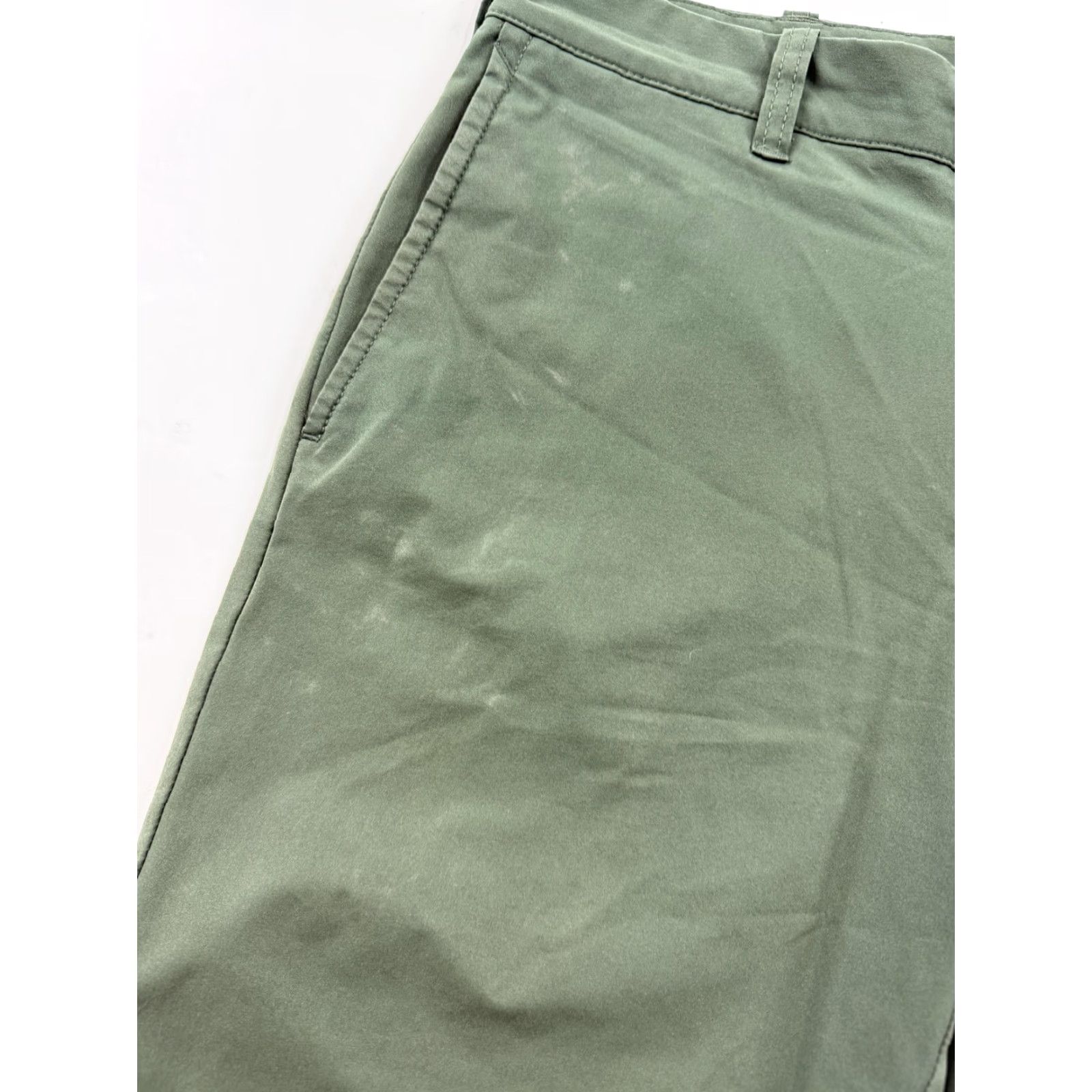 J.Crew J.Crew Shorts Mens 28 Green Polyester Chino Flat Front 9 Inseam Casual Summer Size US 28 / EU 44 - 2 Thumbnail
