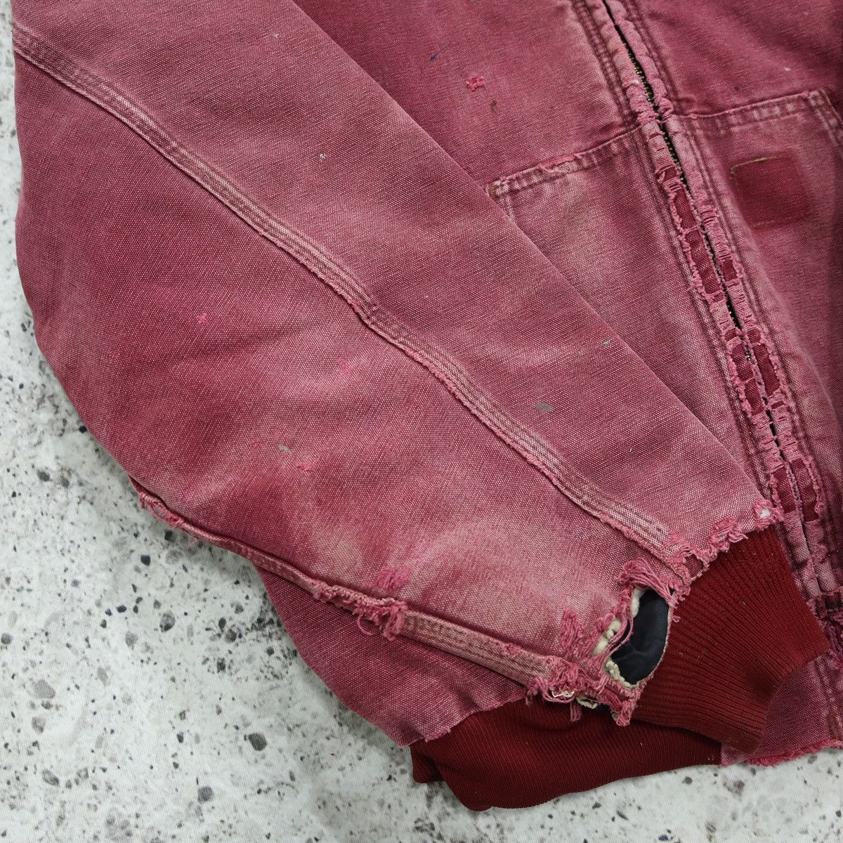 Carhartt THRASHED Vintage Carhartt J68 CRI Crimson Faded Red Jacket Size US XL / EU 56 / 4 - 12 Thumbnail